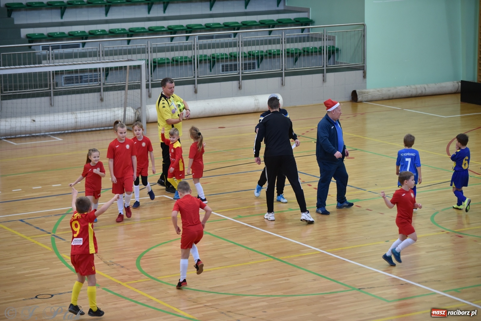 Zdjęcie w galerii na portalu naszraciborz.pl: Mikołajkowy turniej piłkarski w Arenie Rafako [FOTO i WIDEO] wiadomości z regionu