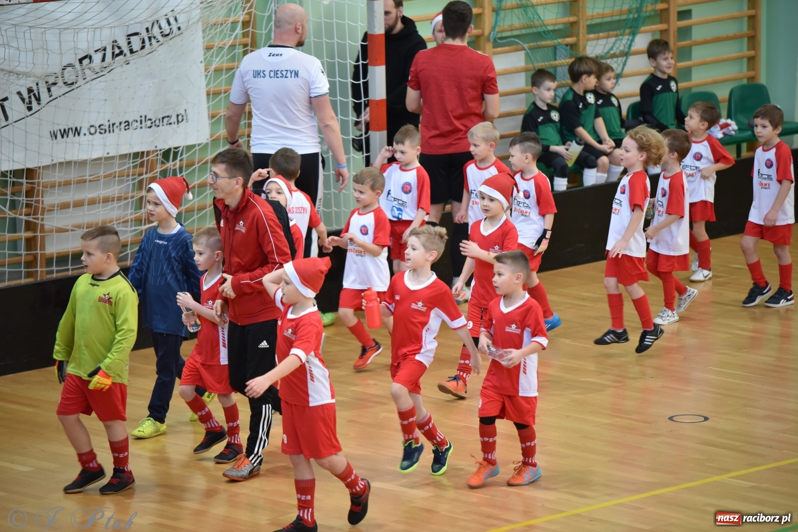 Zdjęcie w galerii na portalu naszraciborz.pl: Mikołajkowy turniej piłkarski w Arenie Rafako [FOTO i WIDEO] wiadomości z regionu
