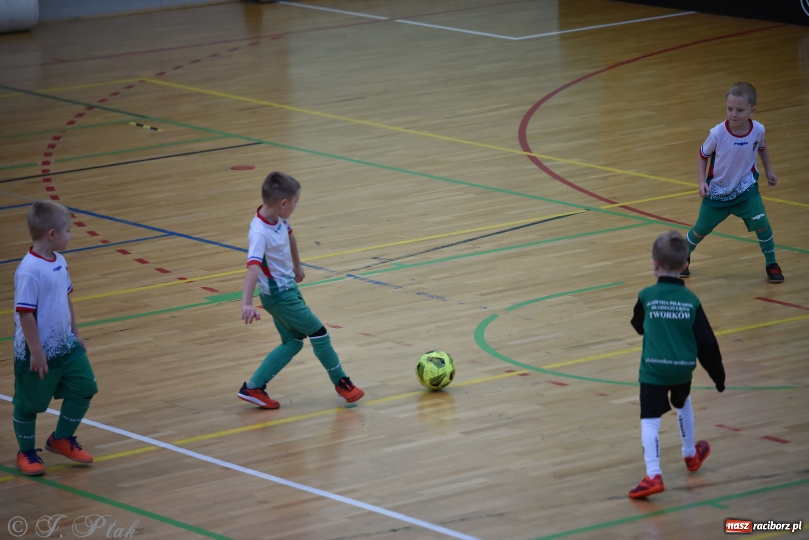 Zdjęcie w galerii na portalu naszraciborz.pl: Mikołajkowy turniej piłkarski w Arenie Rafako [FOTO i WIDEO] wiadomości z regionu