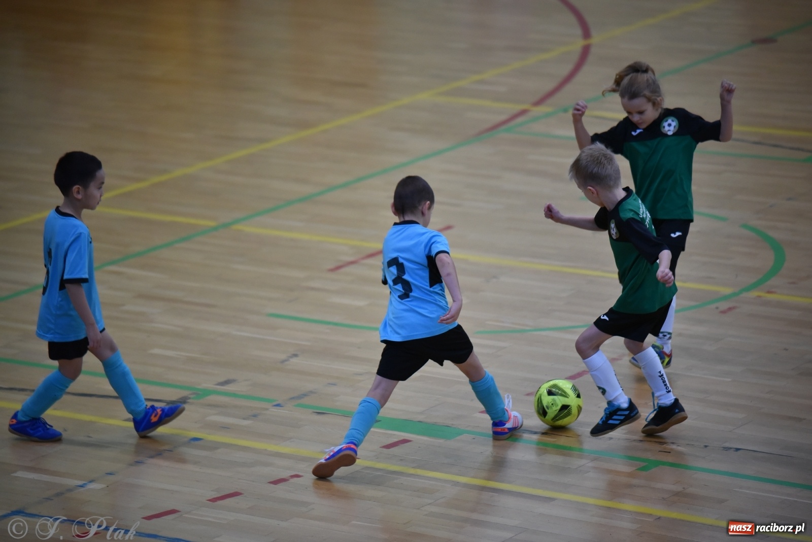 Zdjęcie w galerii na portalu naszraciborz.pl: Mikołajkowy turniej piłkarski w Arenie Rafako [FOTO i WIDEO] wiadomości z regionu