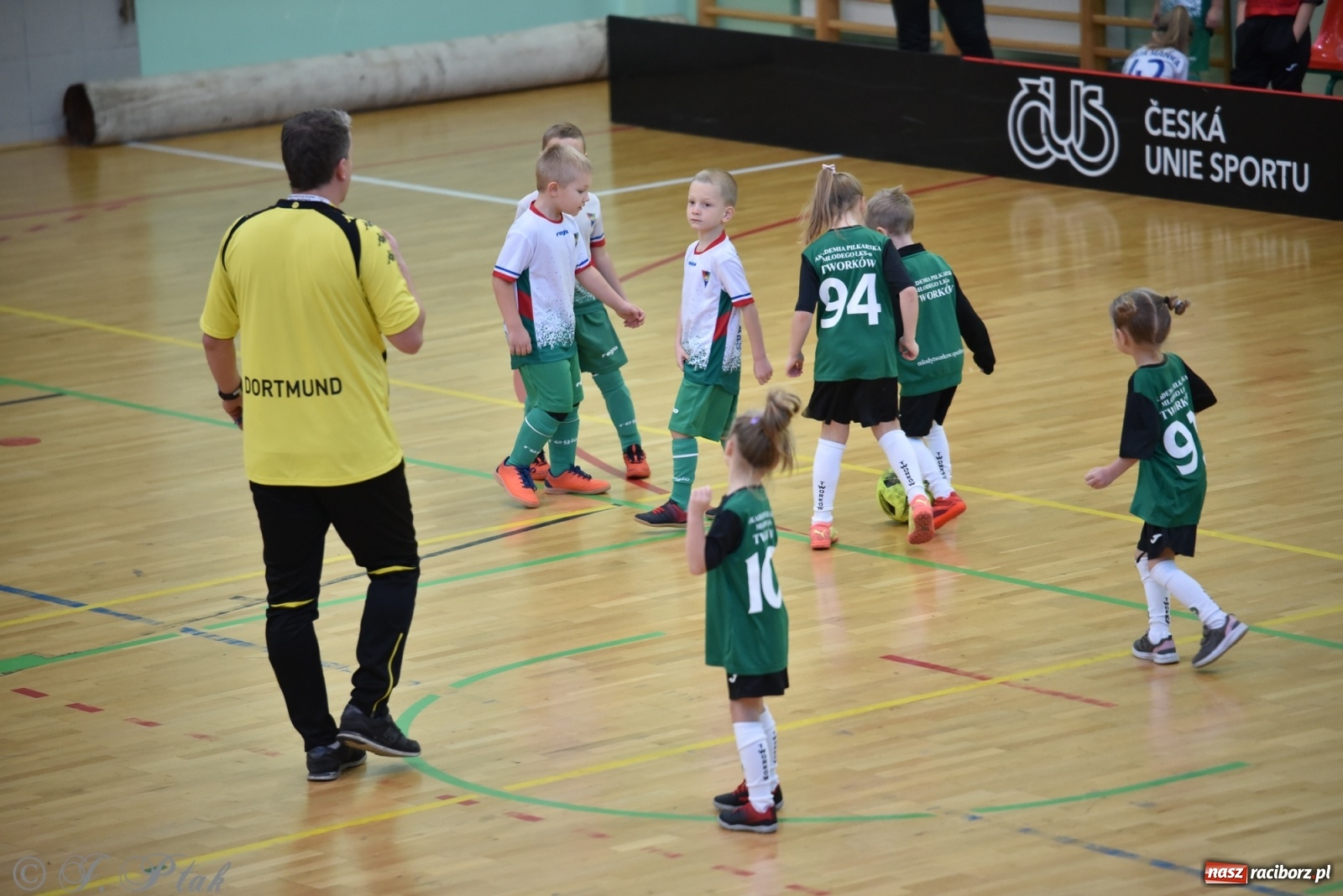 Zdjęcie w galerii na portalu naszraciborz.pl: Mikołajkowy turniej piłkarski w Arenie Rafako [FOTO i WIDEO] wiadomości z regionu