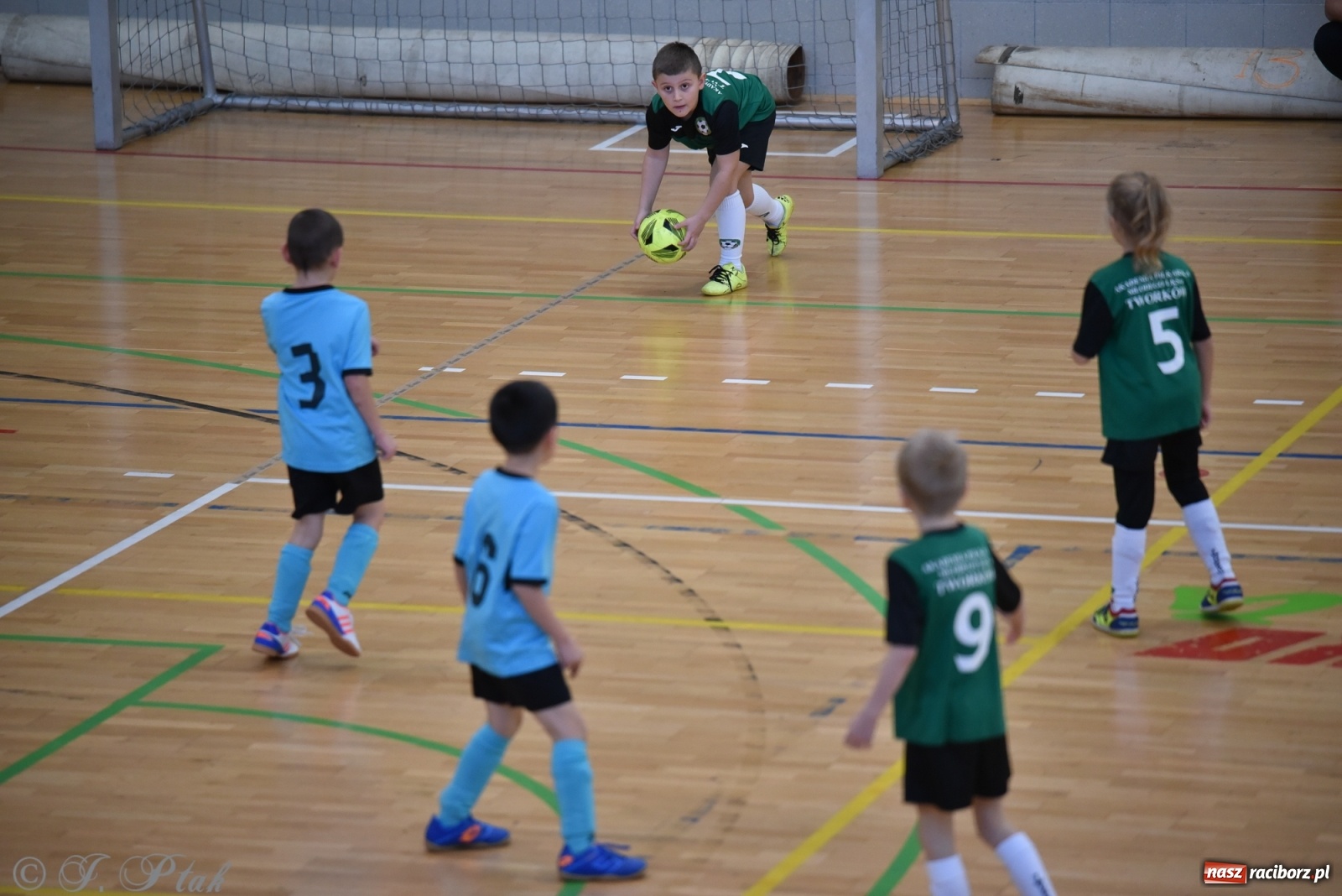 Zdjęcie w galerii na portalu naszraciborz.pl: Mikołajkowy turniej piłkarski w Arenie Rafako [FOTO i WIDEO] wiadomości z regionu