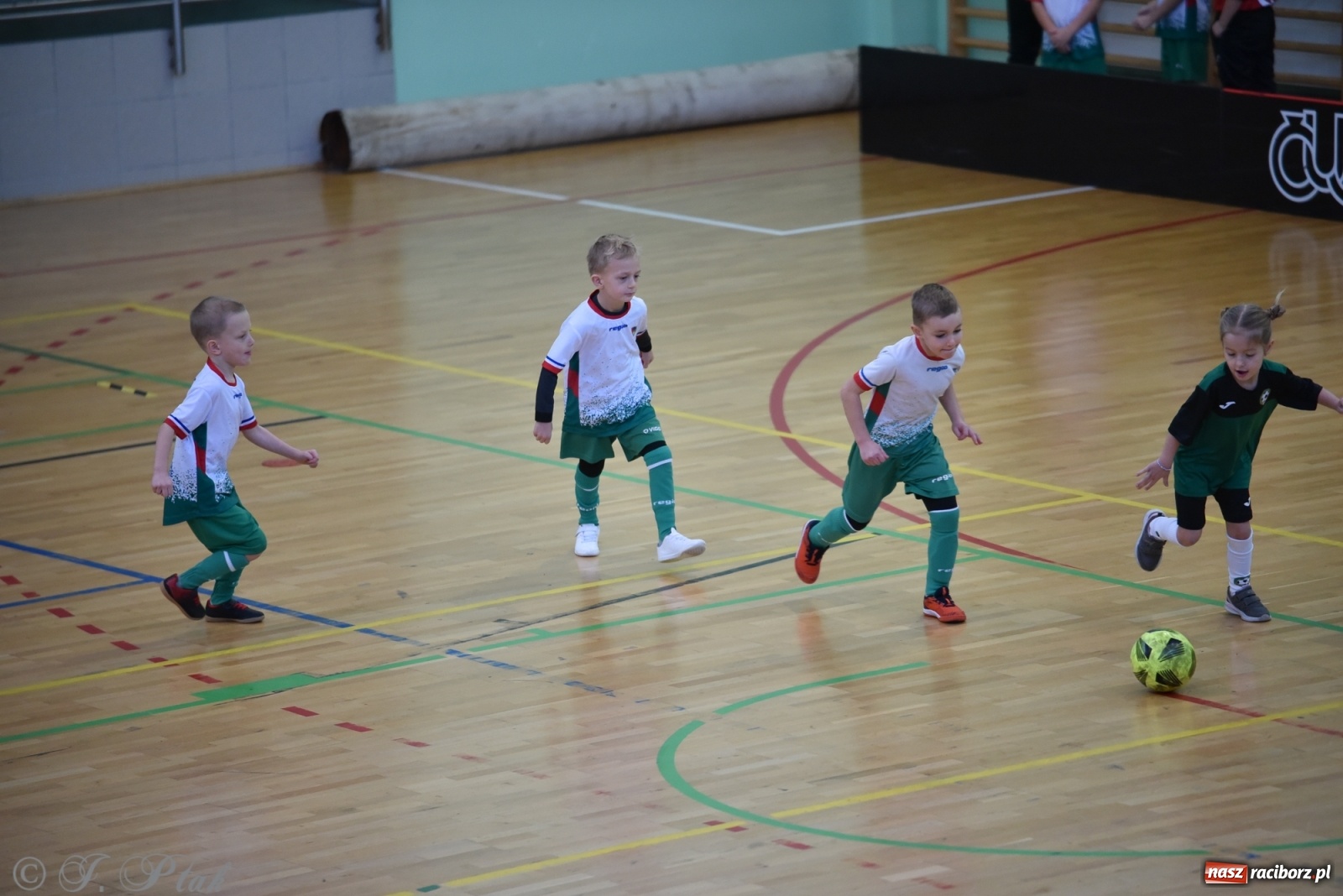 Zdjęcie w galerii na portalu naszraciborz.pl: Mikołajkowy turniej piłkarski w Arenie Rafako [FOTO i WIDEO] wiadomości z regionu