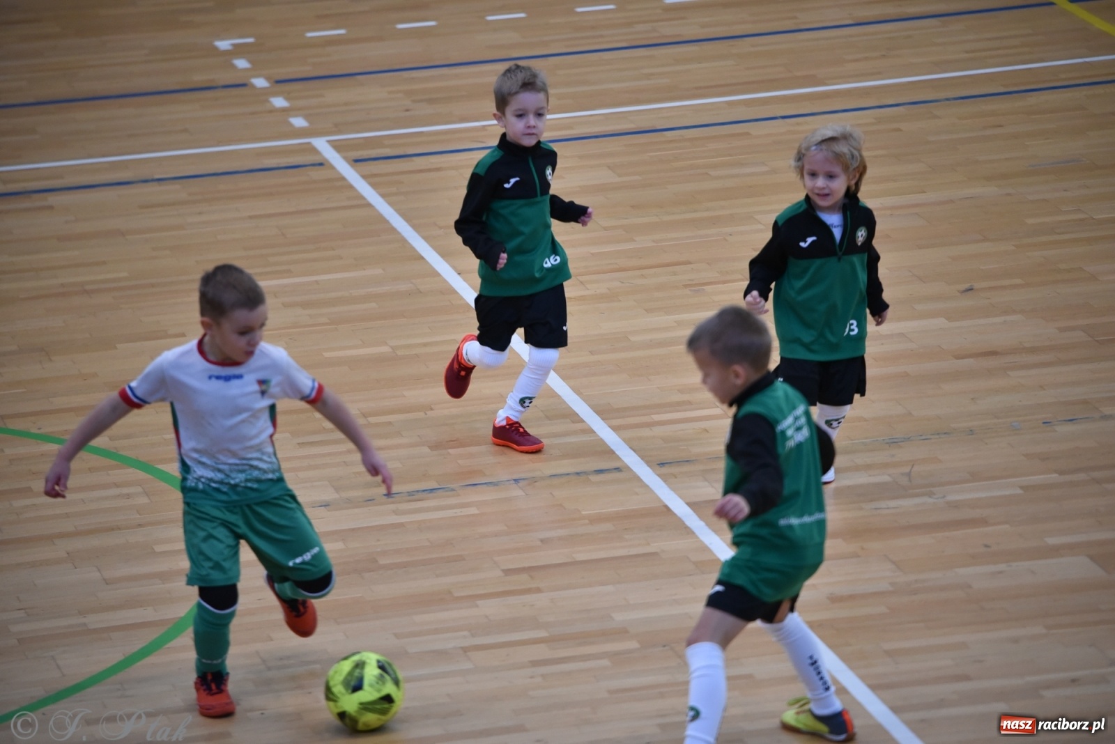 Zdjęcie w galerii na portalu naszraciborz.pl: Mikołajkowy turniej piłkarski w Arenie Rafako [FOTO i WIDEO] wiadomości z regionu