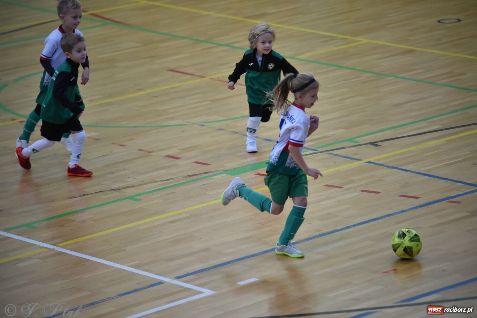 Zdjęcie w galerii na portalu naszraciborz.pl: Mikołajkowy turniej piłkarski w Arenie Rafako [FOTO i WIDEO] wiadomości z regionu