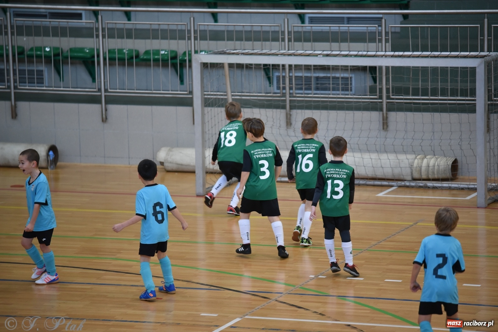 Zdjęcie w galerii na portalu naszraciborz.pl: Mikołajkowy turniej piłkarski w Arenie Rafako [FOTO i WIDEO] wiadomości z regionu