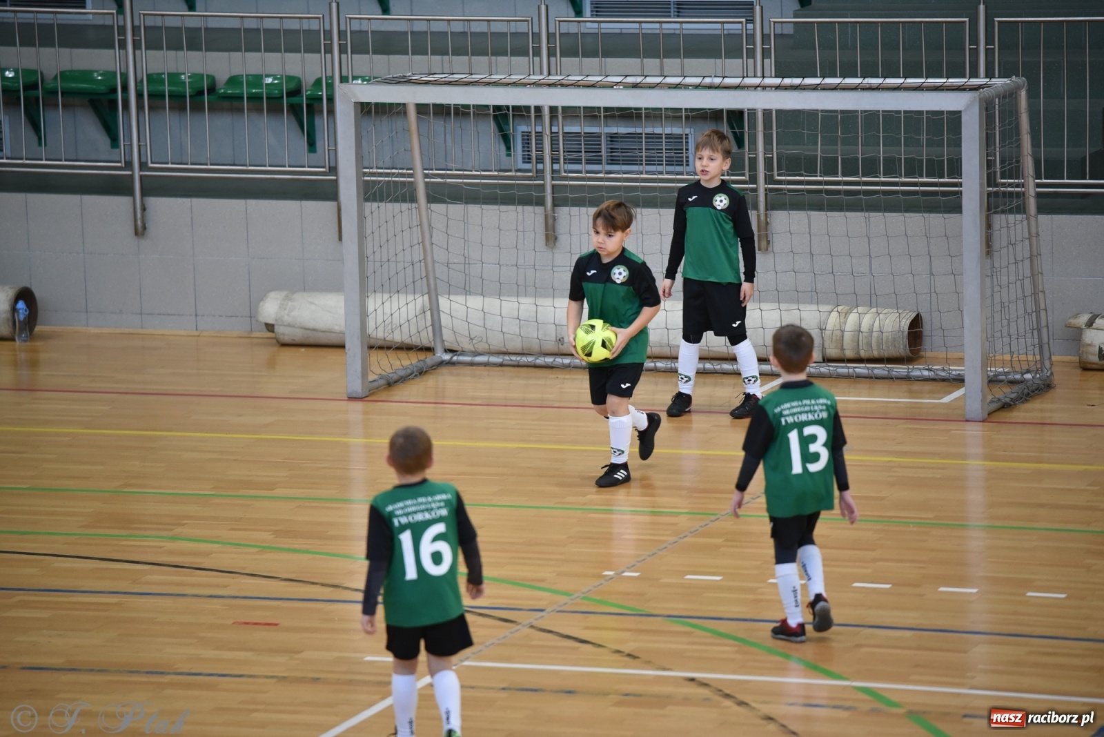 Zdjęcie w galerii na portalu naszraciborz.pl: Mikołajkowy turniej piłkarski w Arenie Rafako [FOTO i WIDEO] wiadomości z regionu