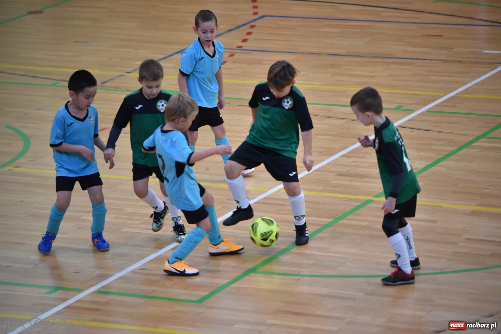 Zdjęcie w galerii na portalu naszraciborz.pl: Mikołajkowy turniej piłkarski w Arenie Rafako [FOTO i WIDEO] wiadomości z regionu
