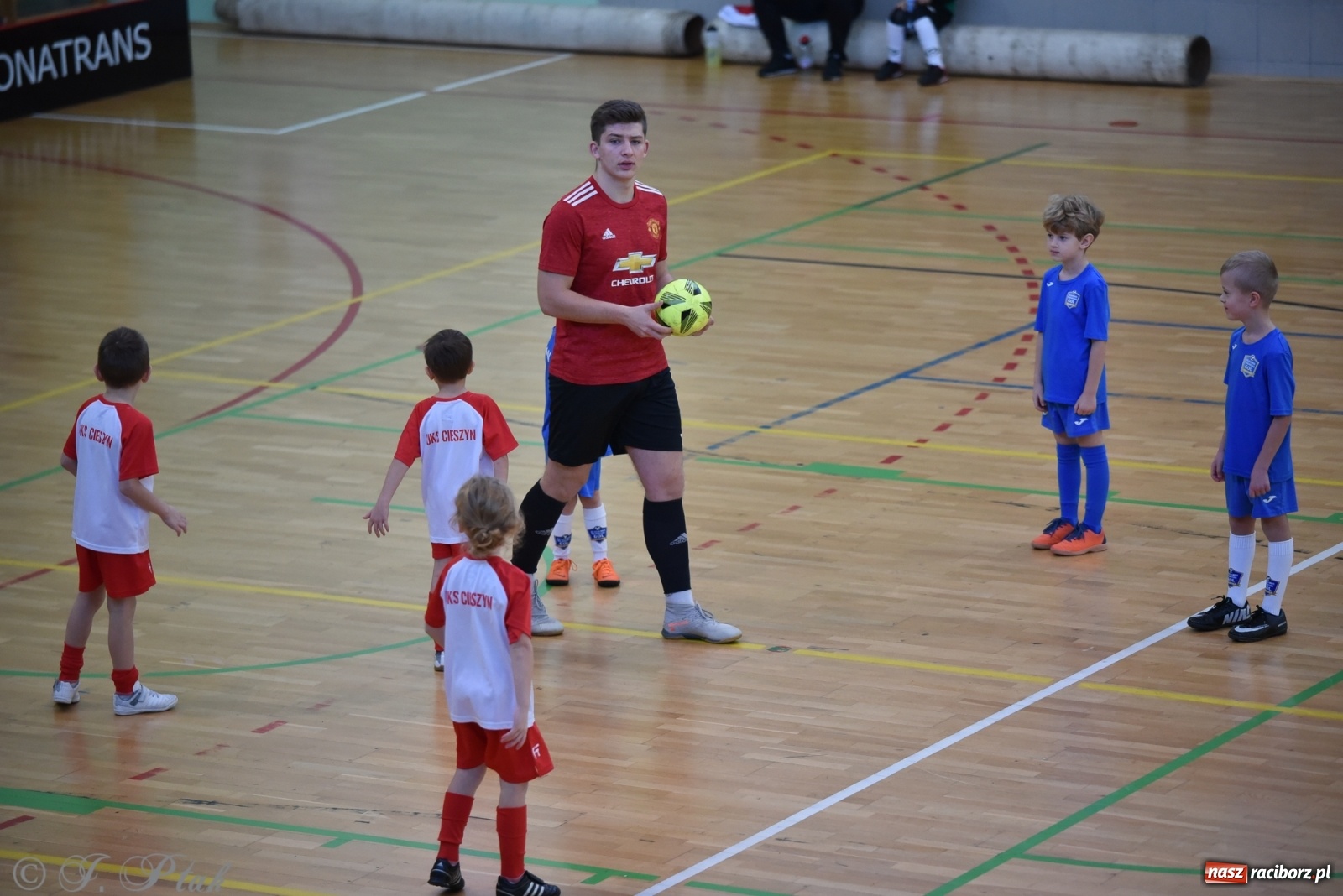 Zdjęcie w galerii na portalu naszraciborz.pl: Mikołajkowy turniej piłkarski w Arenie Rafako [FOTO i WIDEO] wiadomości z regionu