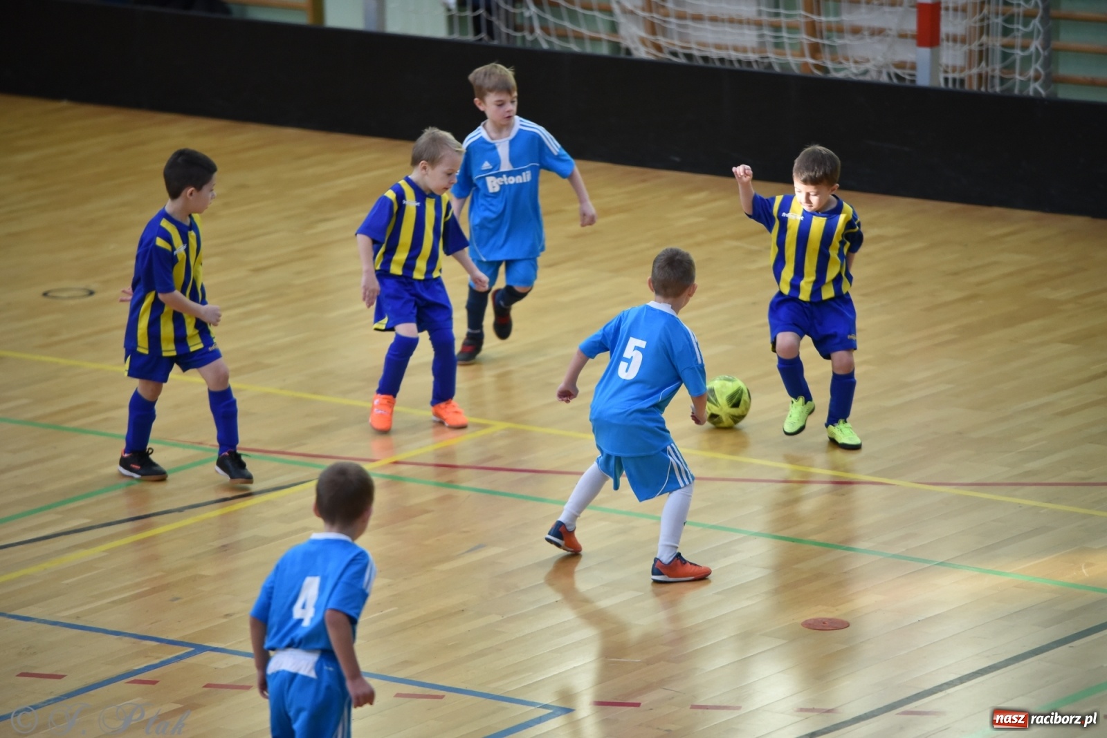 Zdjęcie w galerii na portalu naszraciborz.pl: Mikołajkowy turniej piłkarski w Arenie Rafako [FOTO i WIDEO] wiadomości z regionu