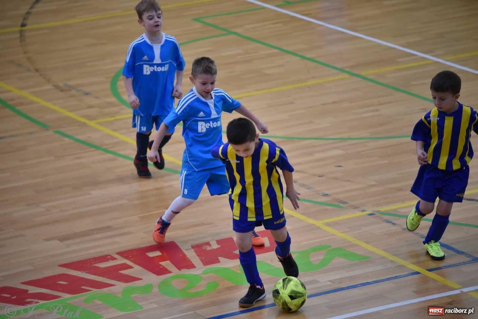 Zdjęcie w galerii na portalu naszraciborz.pl: Mikołajkowy turniej piłkarski w Arenie Rafako [FOTO i WIDEO] wiadomości z regionu