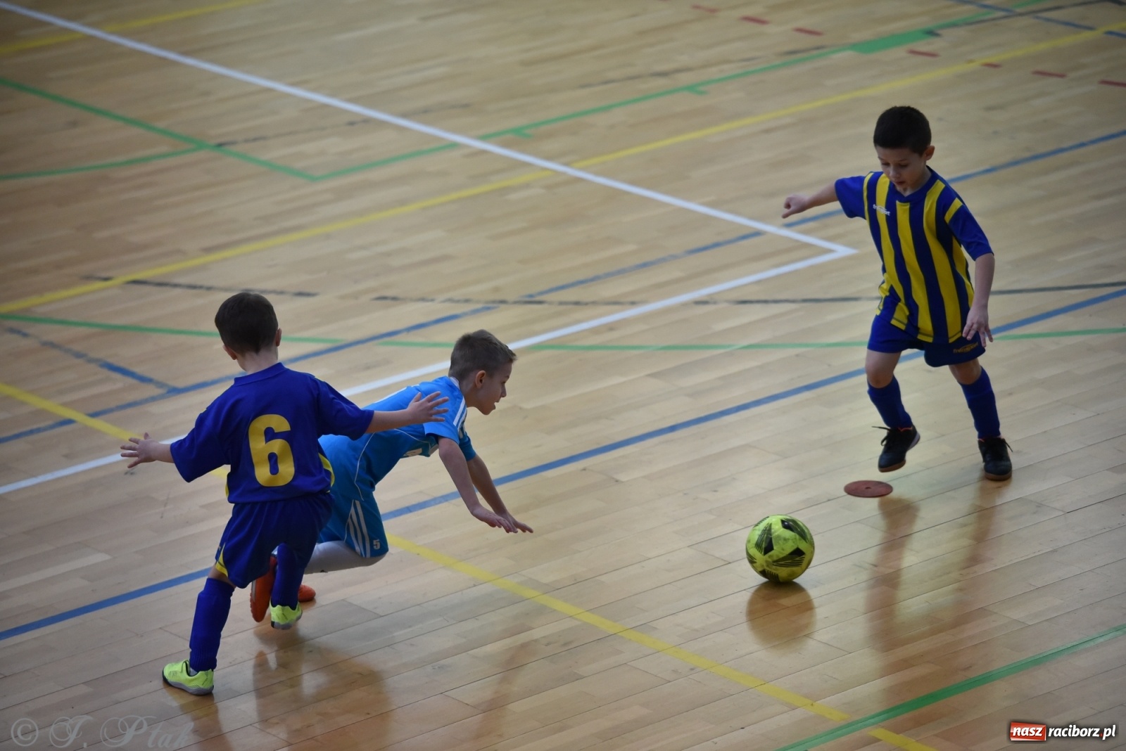 Zdjęcie w galerii na portalu naszraciborz.pl: Mikołajkowy turniej piłkarski w Arenie Rafako [FOTO i WIDEO] wiadomości z regionu