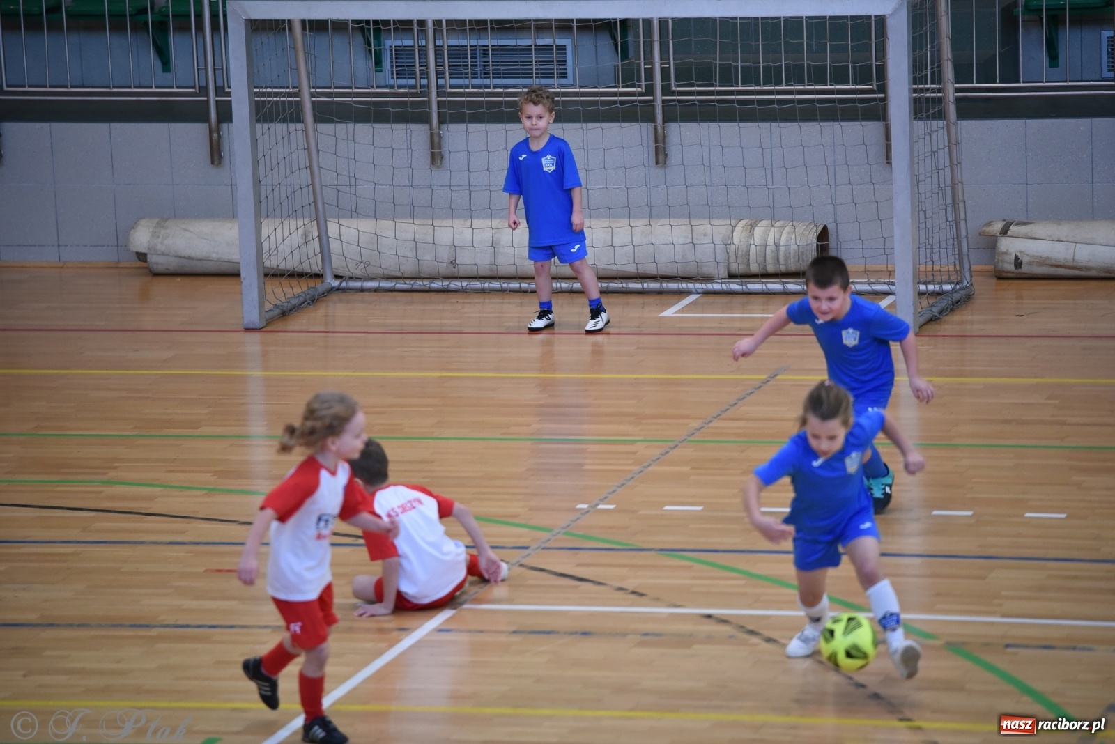 Zdjęcie w galerii na portalu naszraciborz.pl: Mikołajkowy turniej piłkarski w Arenie Rafako [FOTO i WIDEO] wiadomości z regionu