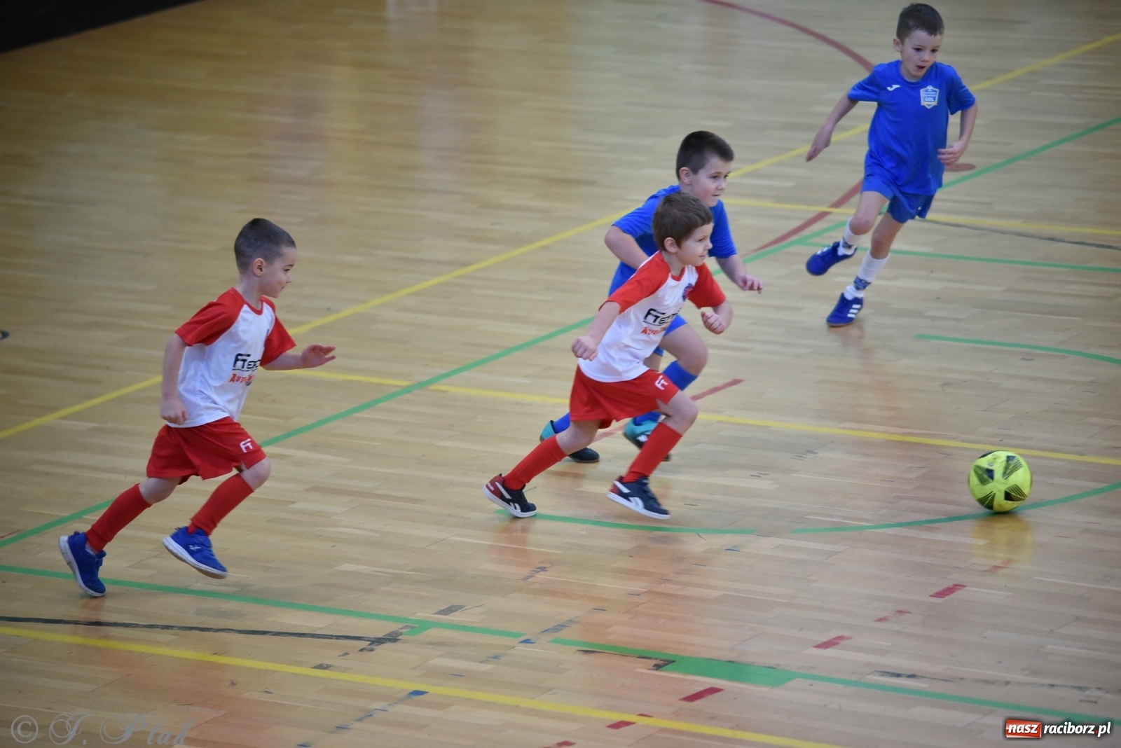 Zdjęcie w galerii na portalu naszraciborz.pl: Mikołajkowy turniej piłkarski w Arenie Rafako [FOTO i WIDEO] wiadomości z regionu