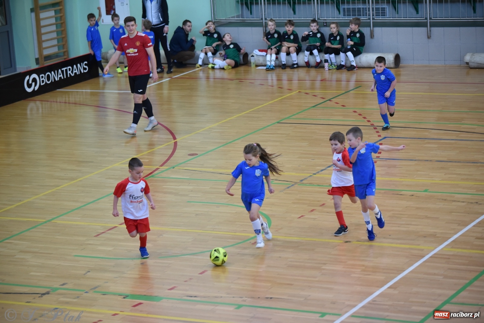 Zdjęcie w galerii na portalu naszraciborz.pl: Mikołajkowy turniej piłkarski w Arenie Rafako [FOTO i WIDEO] wiadomości z regionu