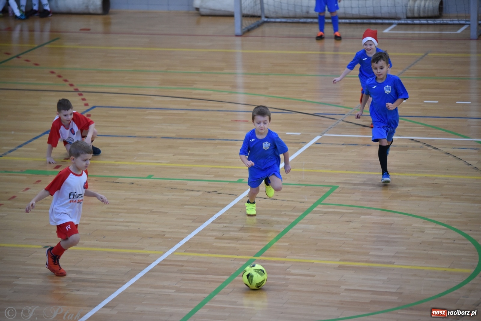 Zdjęcie w galerii na portalu naszraciborz.pl: Mikołajkowy turniej piłkarski w Arenie Rafako [FOTO i WIDEO] wiadomości z regionu