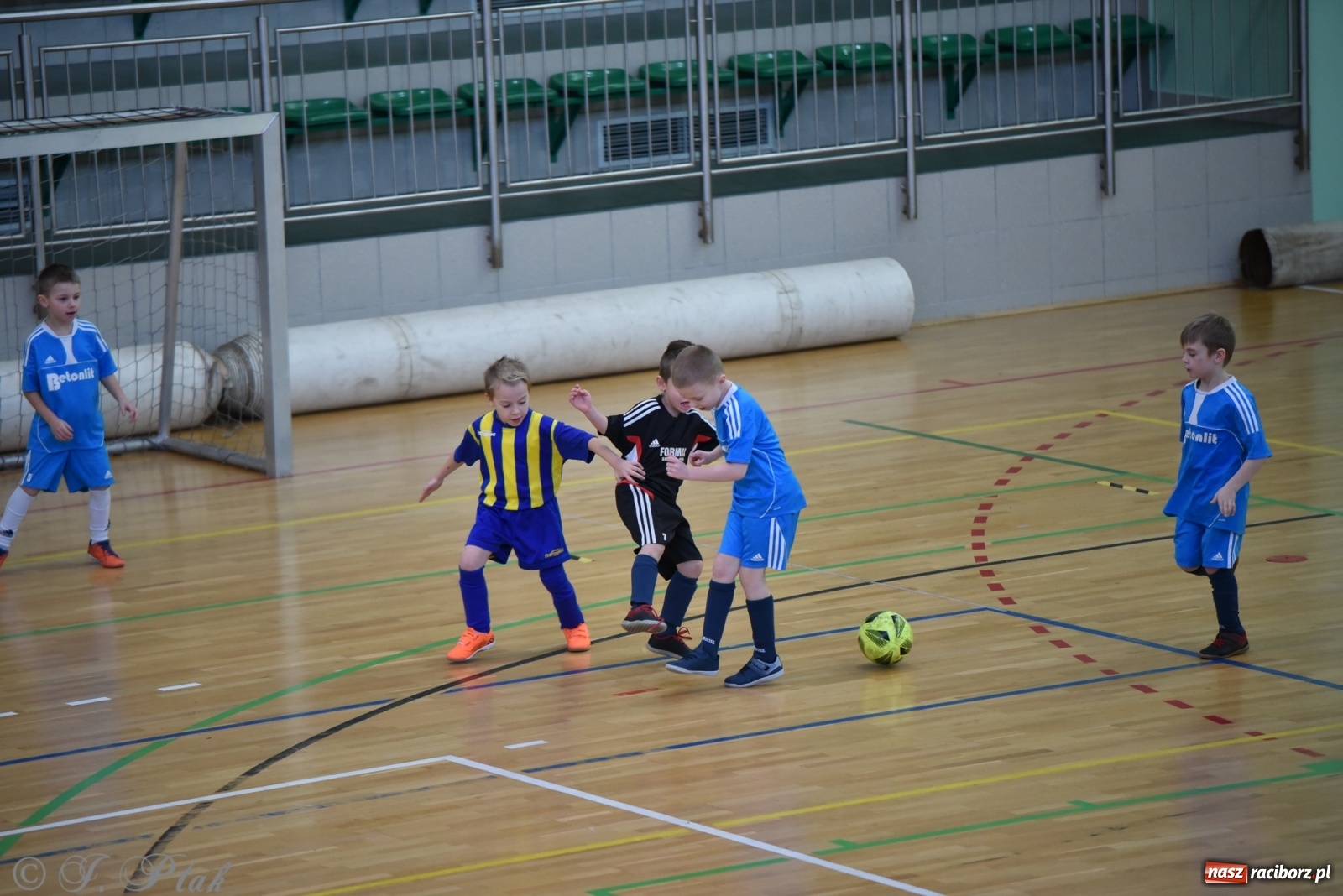 Zdjęcie w galerii na portalu naszraciborz.pl: Mikołajkowy turniej piłkarski w Arenie Rafako [FOTO i WIDEO] wiadomości z regionu