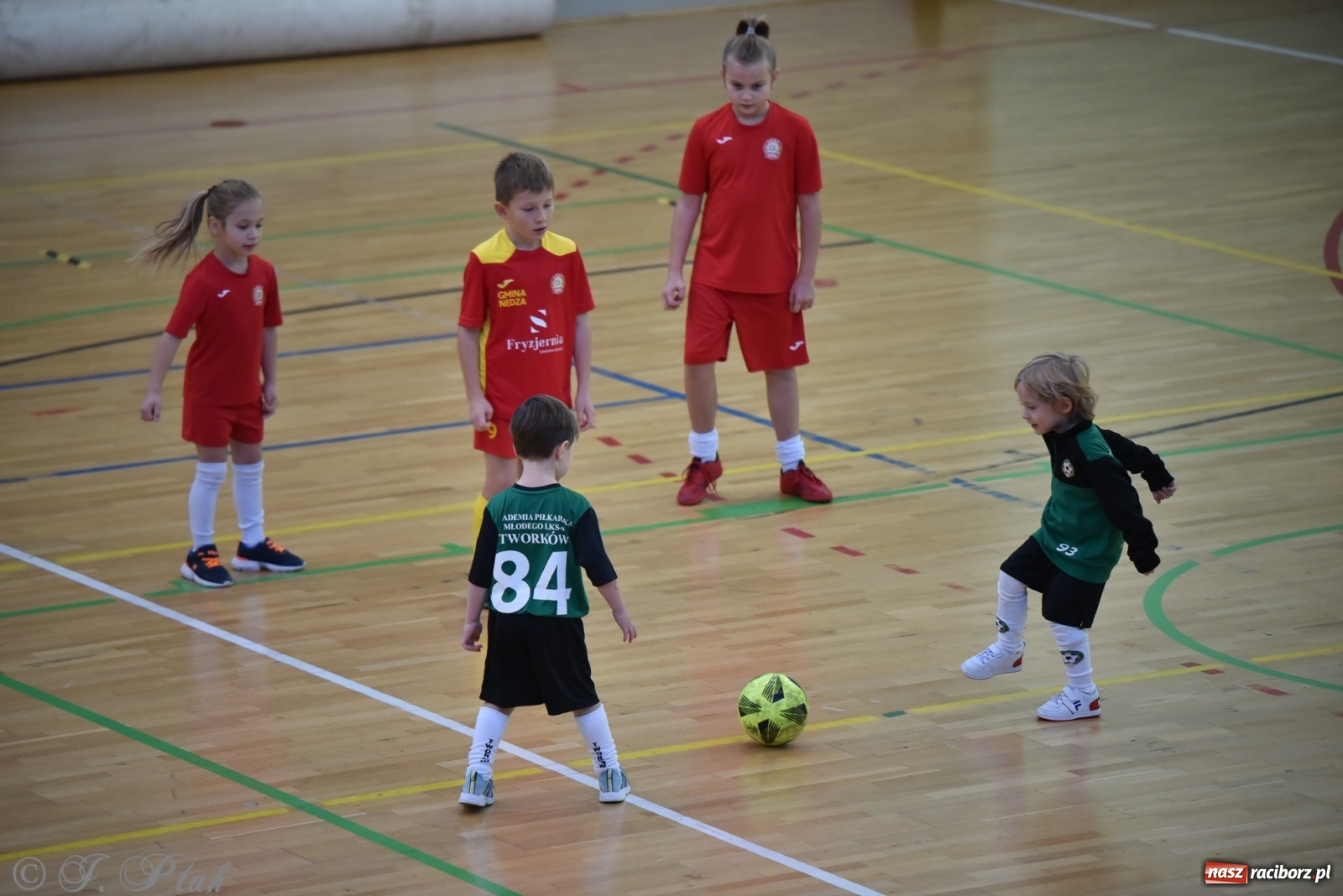 Zdjęcie w galerii na portalu naszraciborz.pl: Mikołajkowy turniej piłkarski w Arenie Rafako [FOTO i WIDEO] wiadomości z regionu