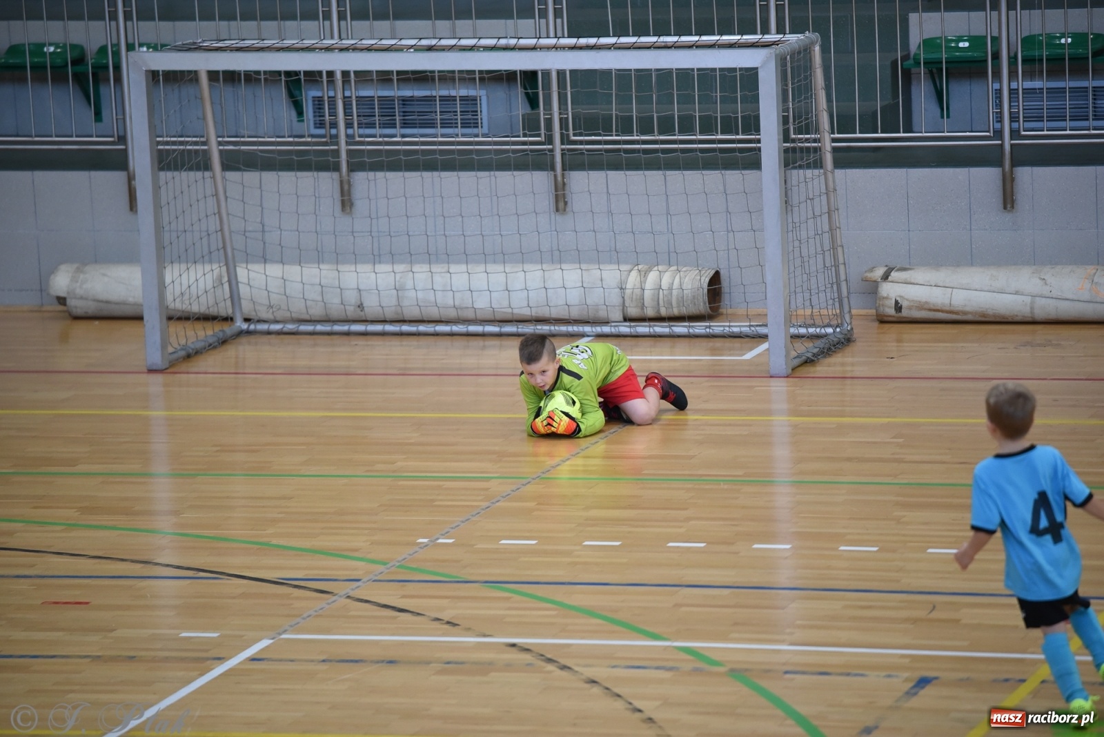 Zdjęcie w galerii na portalu naszraciborz.pl: Mikołajkowy turniej piłkarski w Arenie Rafako [FOTO i WIDEO] wiadomości z regionu