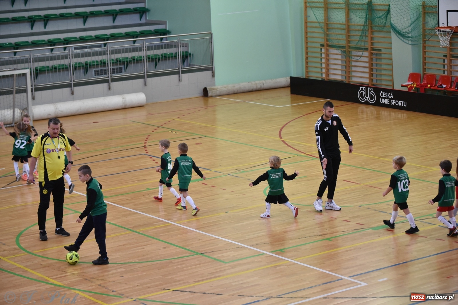 Zdjęcie w galerii na portalu naszraciborz.pl: Mikołajkowy turniej piłkarski w Arenie Rafako [FOTO i WIDEO] wiadomości z regionu