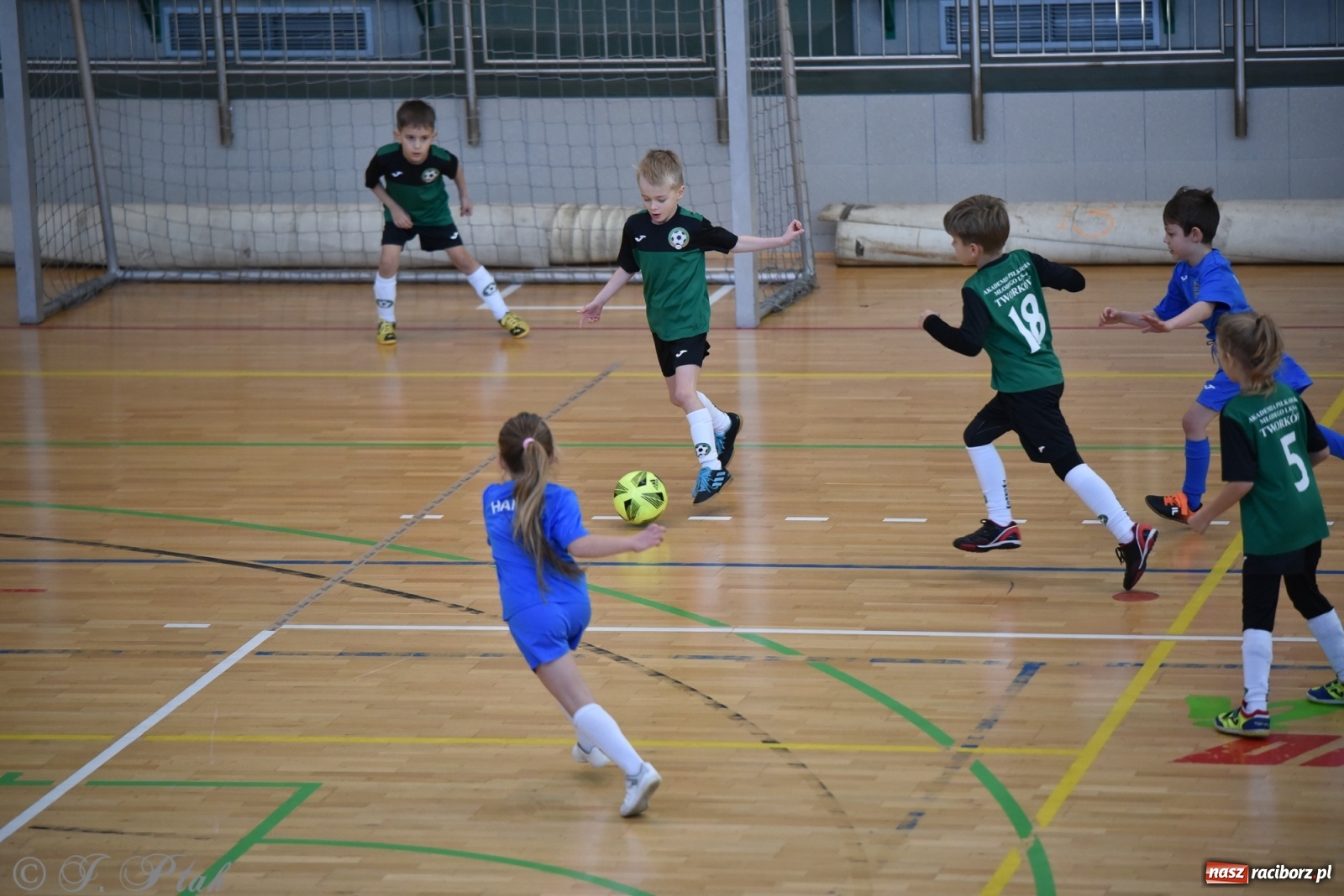 Zdjęcie w galerii na portalu naszraciborz.pl: Mikołajkowy turniej piłkarski w Arenie Rafako [FOTO i WIDEO] wiadomości z regionu