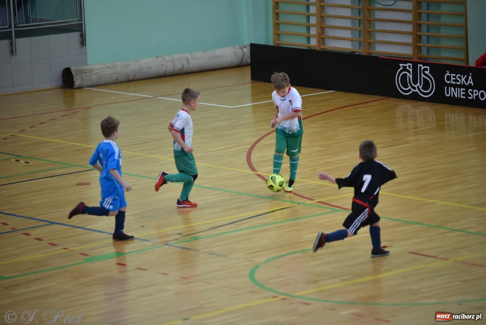 Zdjęcie w galerii na portalu naszraciborz.pl: Mikołajkowy turniej piłkarski w Arenie Rafako [FOTO i WIDEO] wiadomości z regionu