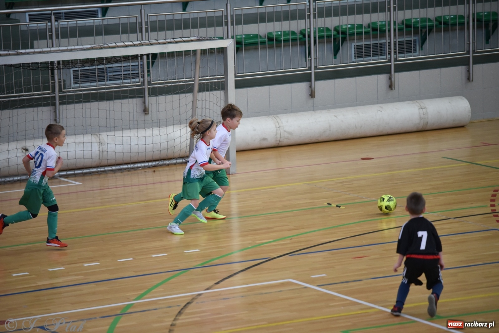Zdjęcie w galerii na portalu naszraciborz.pl: Mikołajkowy turniej piłkarski w Arenie Rafako [FOTO i WIDEO] wiadomości z regionu