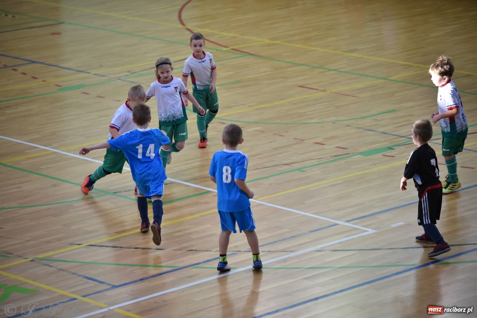 Zdjęcie w galerii na portalu naszraciborz.pl: Mikołajkowy turniej piłkarski w Arenie Rafako [FOTO i WIDEO] wiadomości z regionu
