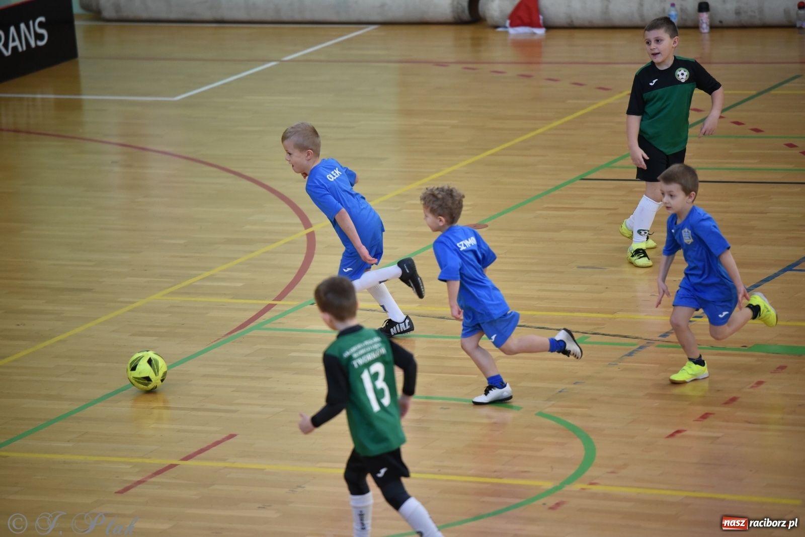 Zdjęcie w galerii na portalu naszraciborz.pl: Mikołajkowy turniej piłkarski w Arenie Rafako [FOTO i WIDEO] wiadomości z regionu