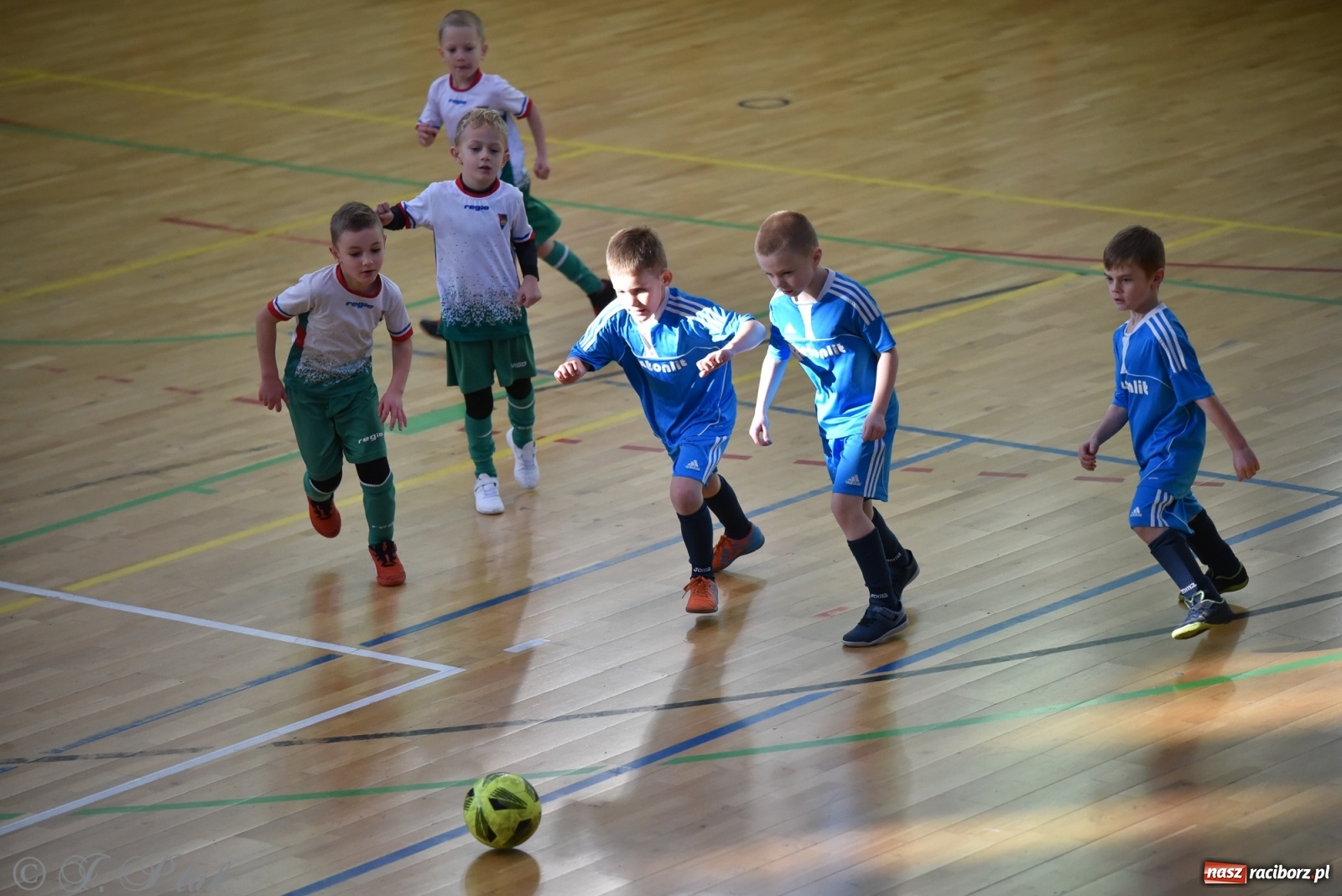 Zdjęcie w galerii na portalu naszraciborz.pl: Mikołajkowy turniej piłkarski w Arenie Rafako [FOTO i WIDEO] wiadomości z regionu