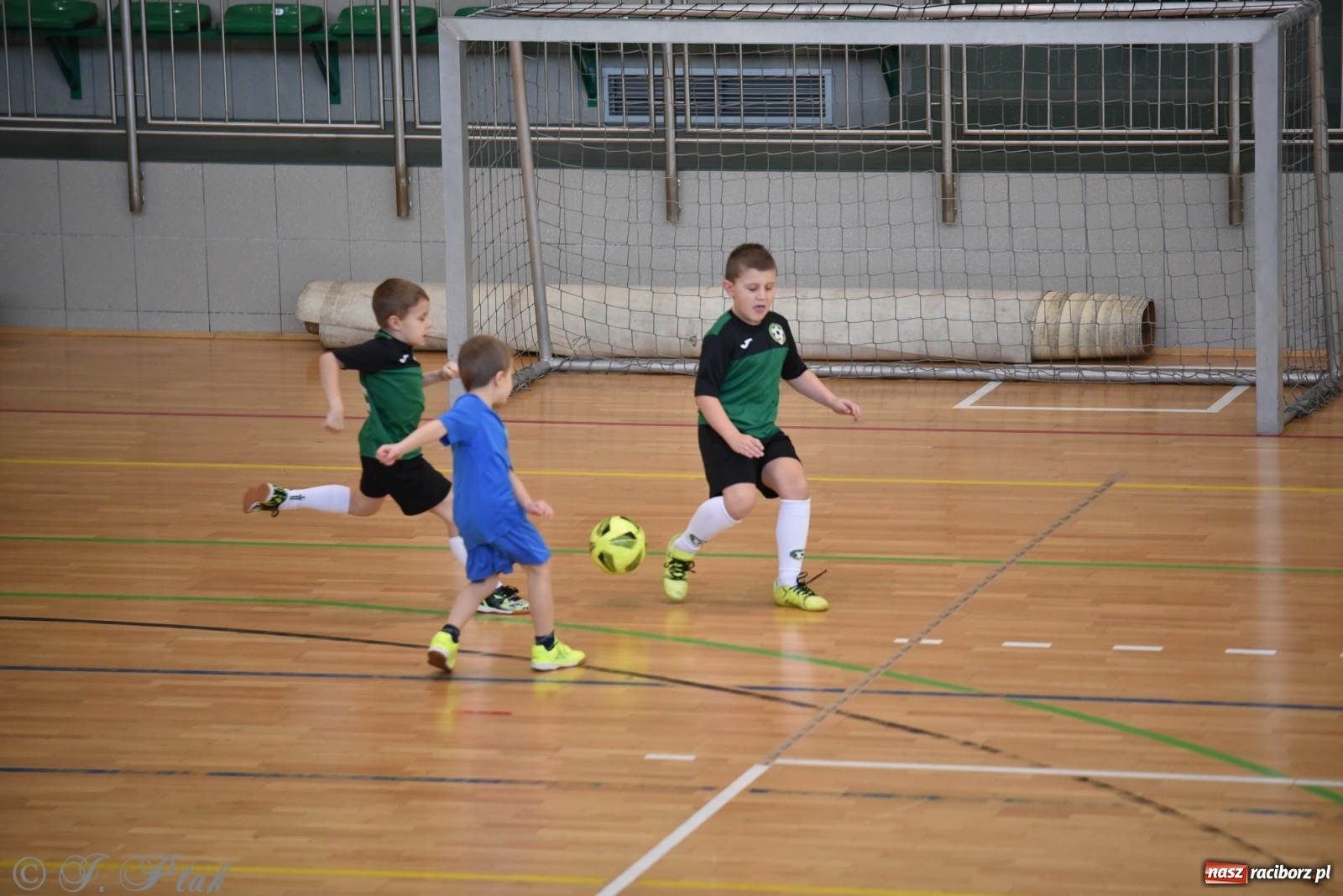 Zdjęcie w galerii na portalu naszraciborz.pl: Mikołajkowy turniej piłkarski w Arenie Rafako [FOTO i WIDEO] wiadomości z regionu