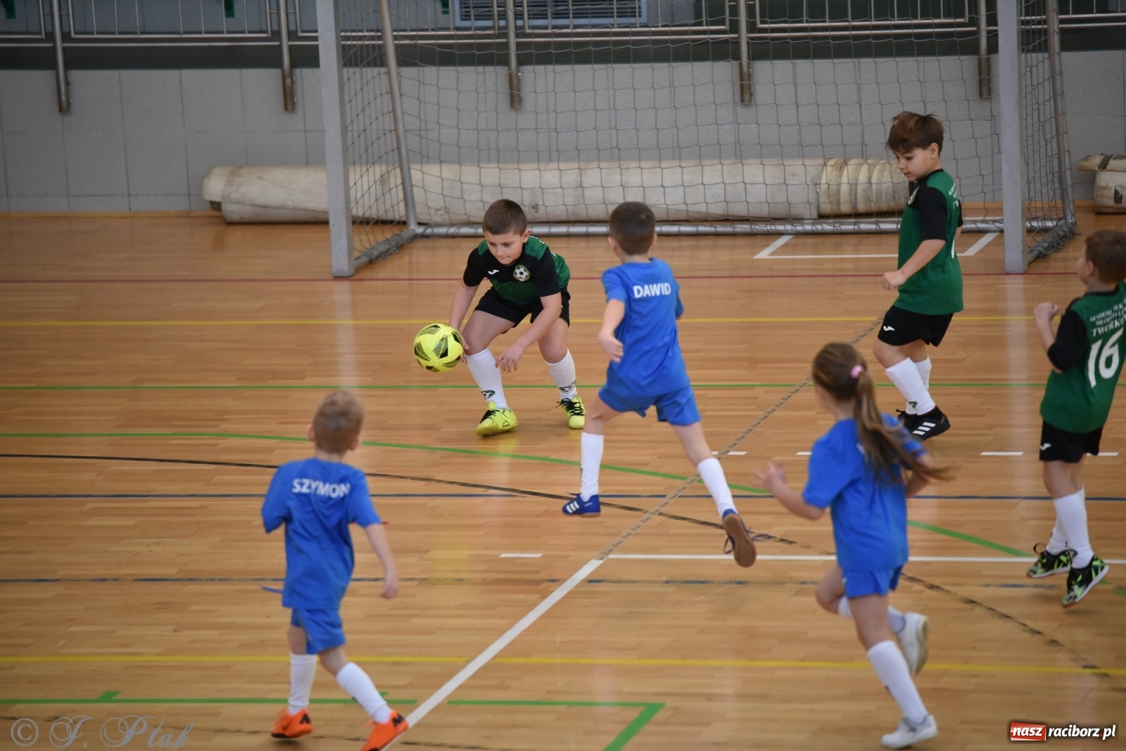 Zdjęcie w galerii na portalu naszraciborz.pl: Mikołajkowy turniej piłkarski w Arenie Rafako [FOTO i WIDEO] wiadomości z regionu