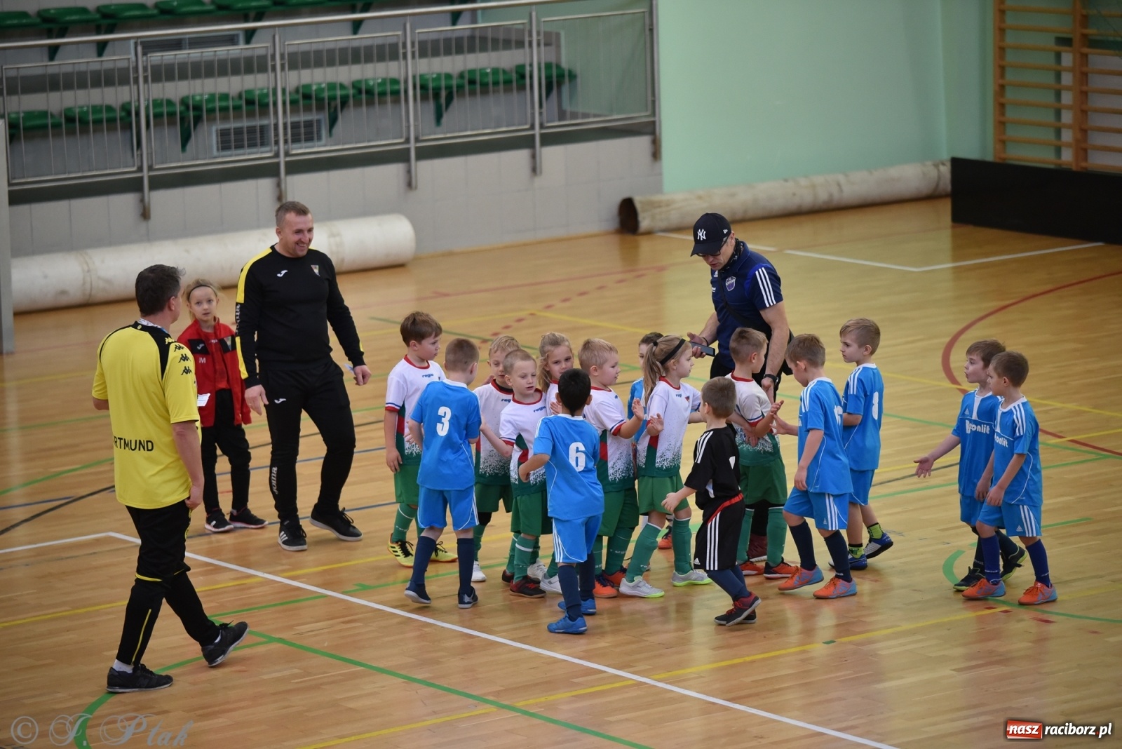 Zdjęcie w galerii na portalu naszraciborz.pl: Mikołajkowy turniej piłkarski w Arenie Rafako [FOTO i WIDEO] wiadomości z regionu