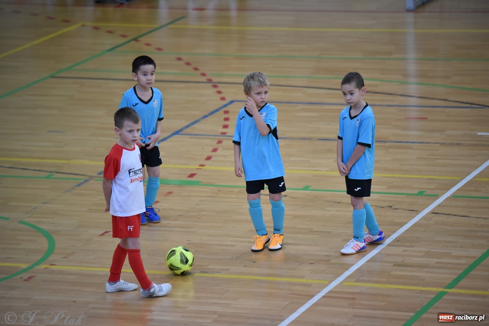 Zdjęcie w galerii na portalu naszraciborz.pl: Mikołajkowy turniej piłkarski w Arenie Rafako [FOTO i WIDEO] wiadomości z regionu