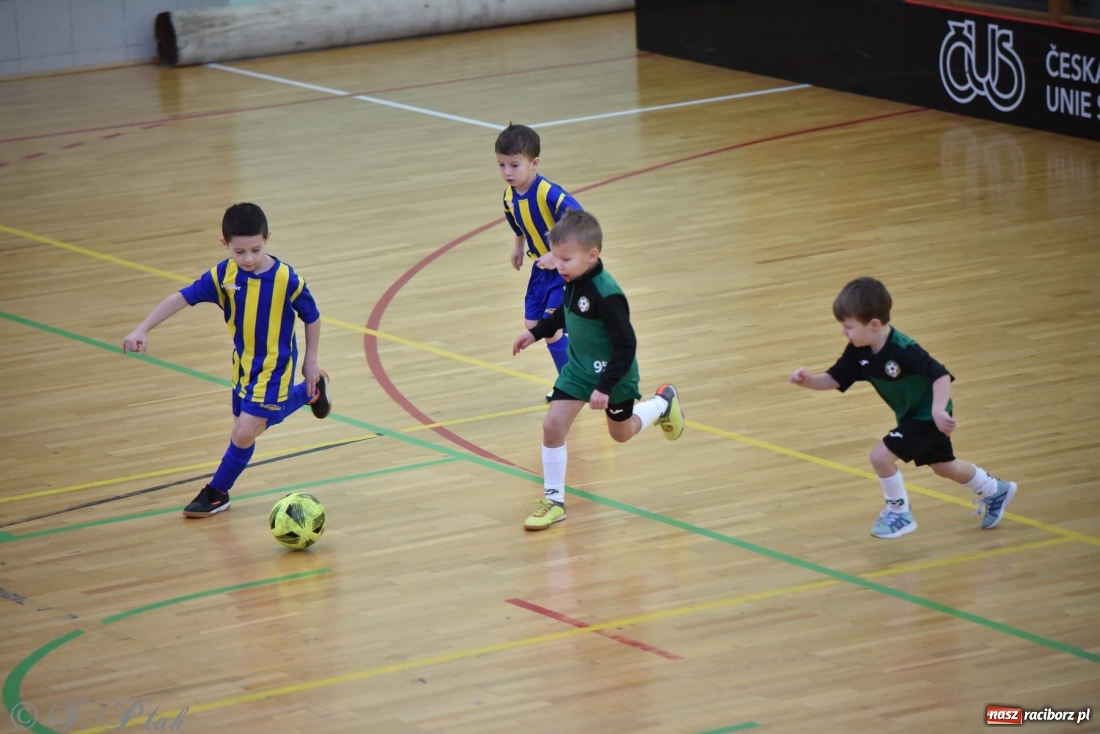 Zdjęcie w galerii na portalu naszraciborz.pl: Mikołajkowy turniej piłkarski w Arenie Rafako [FOTO i WIDEO] wiadomości z regionu