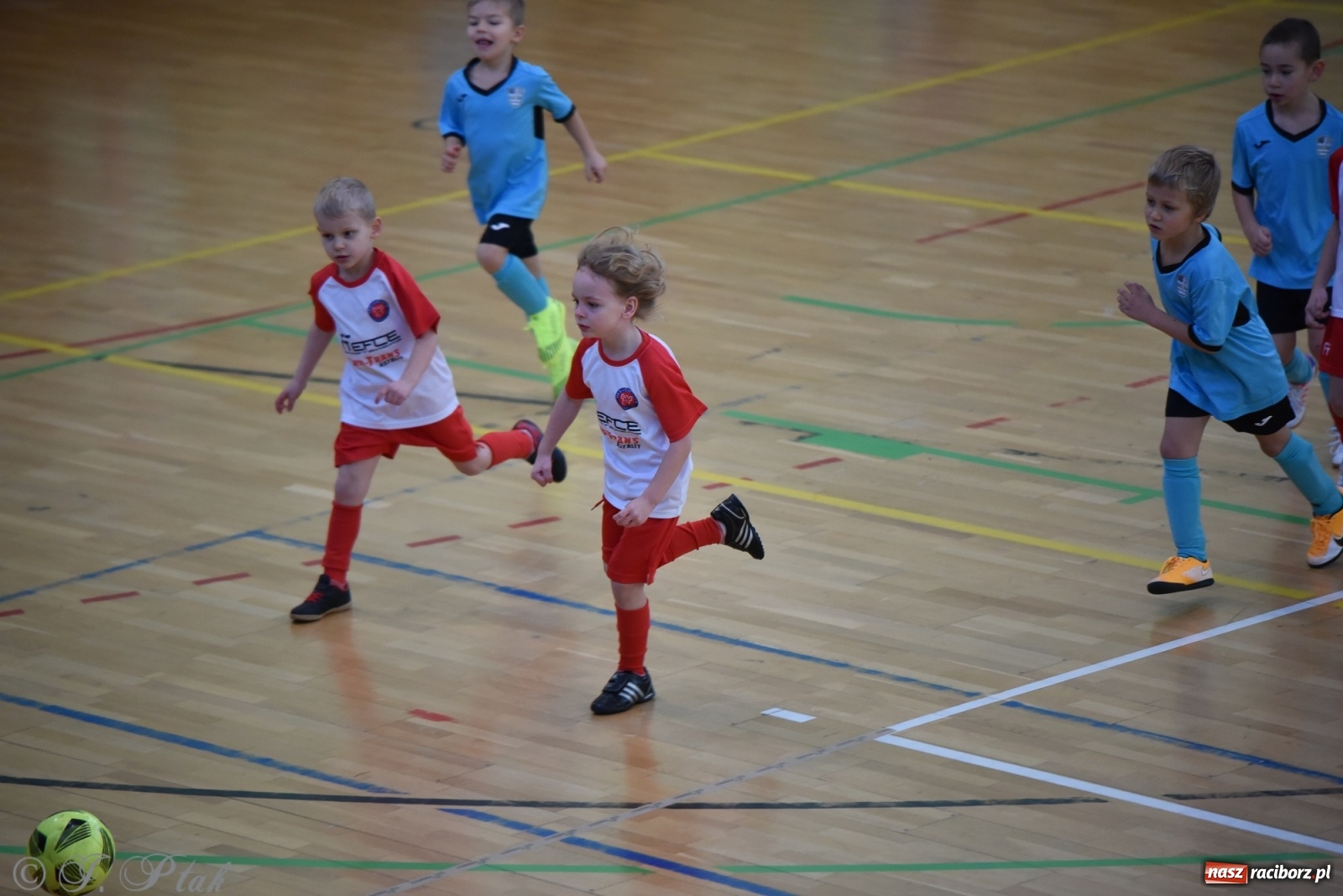 Zdjęcie w galerii na portalu naszraciborz.pl: Mikołajkowy turniej piłkarski w Arenie Rafako [FOTO i WIDEO] wiadomości z regionu