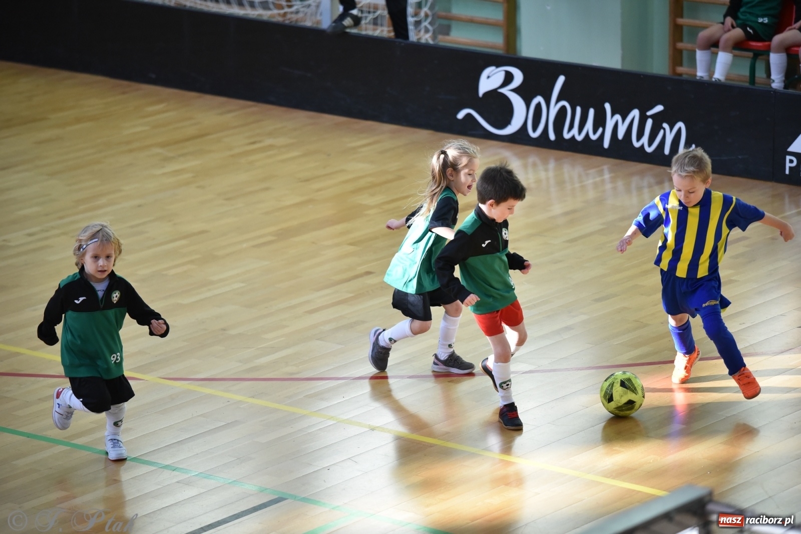 Zdjęcie w galerii na portalu naszraciborz.pl: Mikołajkowy turniej piłkarski w Arenie Rafako [FOTO i WIDEO] wiadomości z regionu