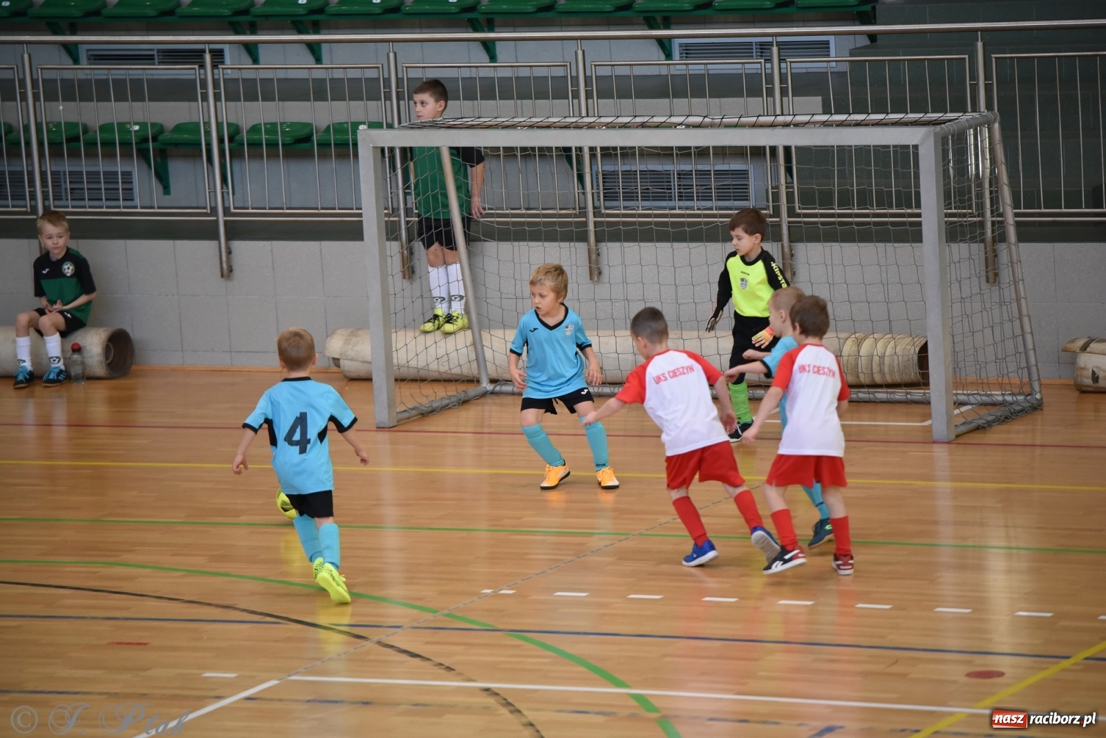 Zdjęcie w galerii na portalu naszraciborz.pl: Mikołajkowy turniej piłkarski w Arenie Rafako [FOTO i WIDEO] wiadomości z regionu