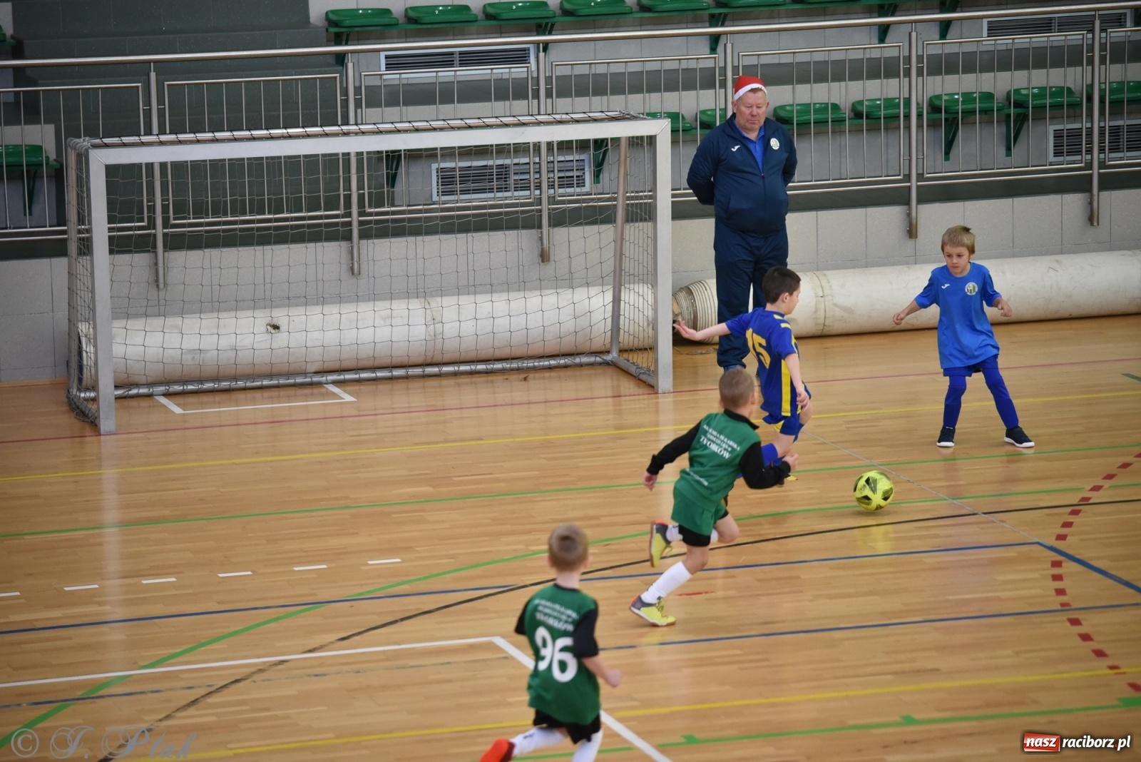 Zdjęcie w galerii na portalu naszraciborz.pl: Mikołajkowy turniej piłkarski w Arenie Rafako [FOTO i WIDEO] wiadomości z regionu