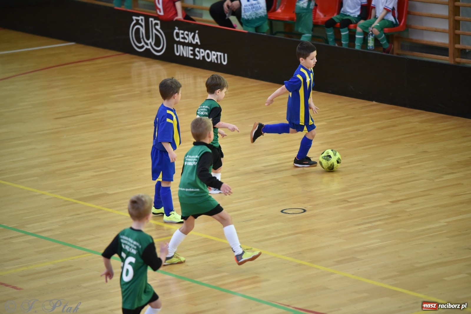Zdjęcie w galerii na portalu naszraciborz.pl: Mikołajkowy turniej piłkarski w Arenie Rafako [FOTO i WIDEO] wiadomości z regionu