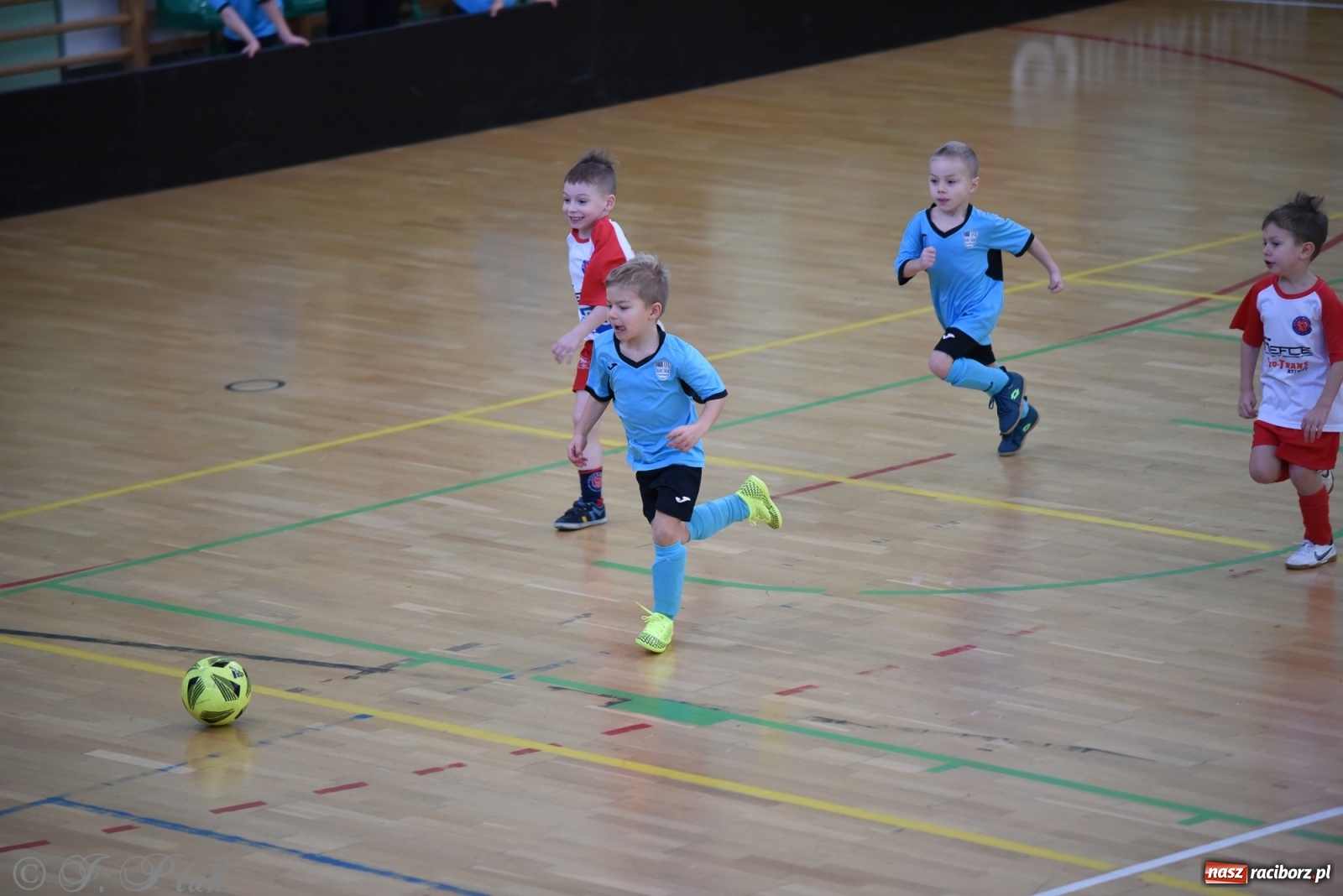 Zdjęcie w galerii na portalu naszraciborz.pl: Mikołajkowy turniej piłkarski w Arenie Rafako [FOTO i WIDEO] wiadomości z regionu
