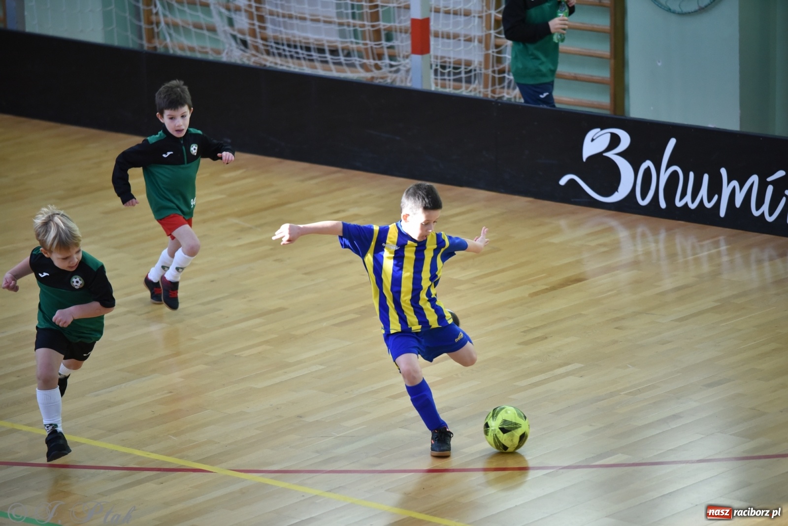 Zdjęcie w galerii na portalu naszraciborz.pl: Mikołajkowy turniej piłkarski w Arenie Rafako [FOTO i WIDEO] wiadomości z regionu