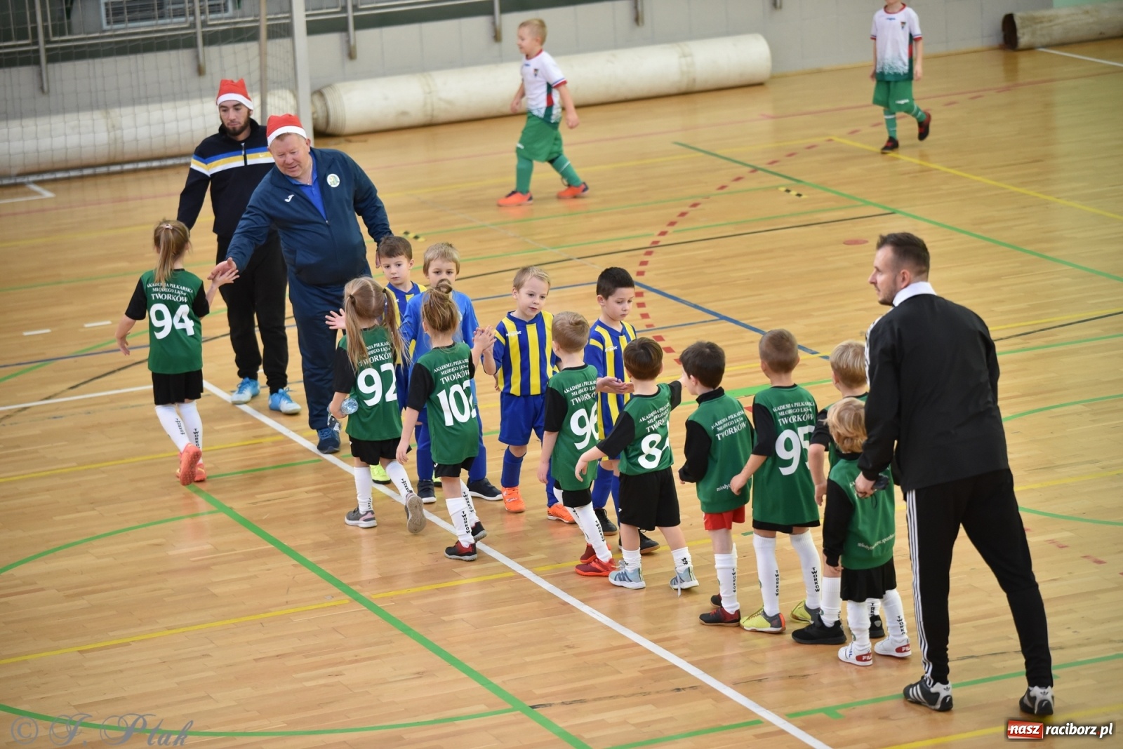 Zdjęcie w galerii na portalu naszraciborz.pl: Mikołajkowy turniej piłkarski w Arenie Rafako [FOTO i WIDEO] wiadomości z regionu