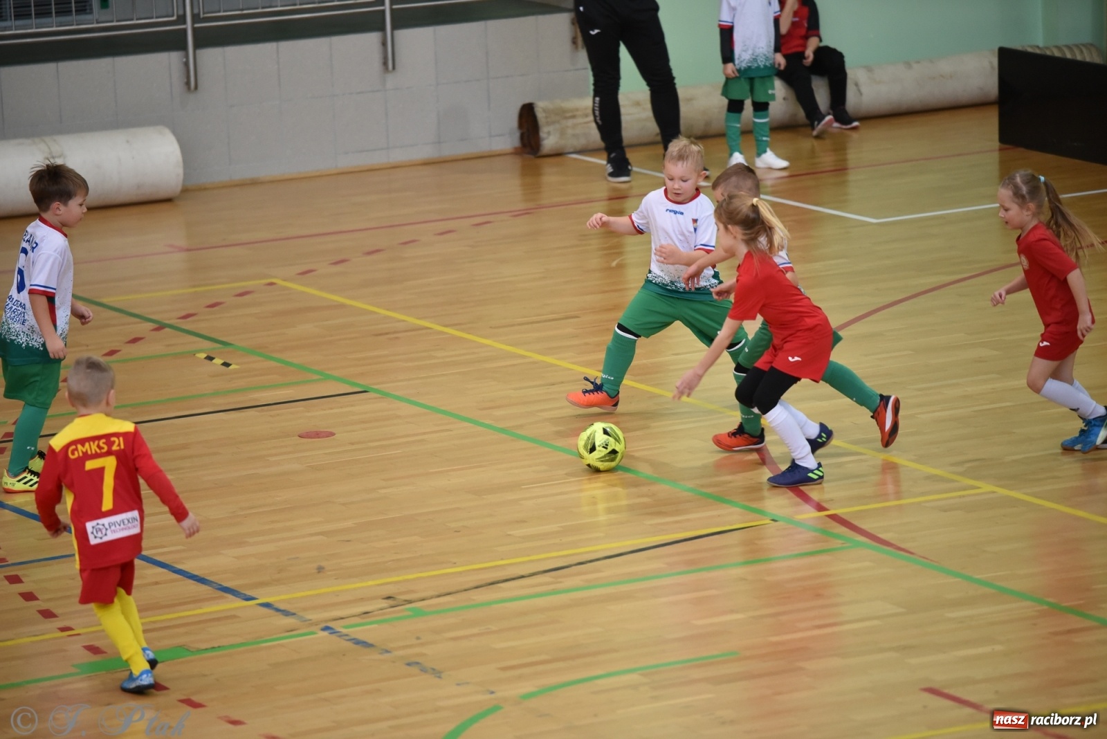 Zdjęcie w galerii na portalu naszraciborz.pl: Mikołajkowy turniej piłkarski w Arenie Rafako [FOTO i WIDEO] wiadomości z regionu