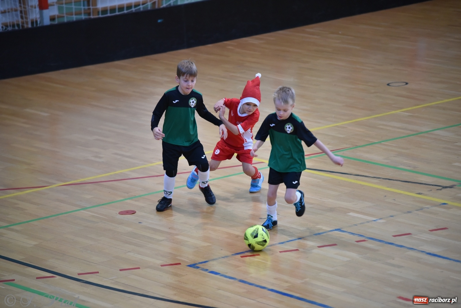 Zdjęcie w galerii na portalu naszraciborz.pl: Mikołajkowy turniej piłkarski w Arenie Rafako [FOTO i WIDEO] wiadomości z regionu