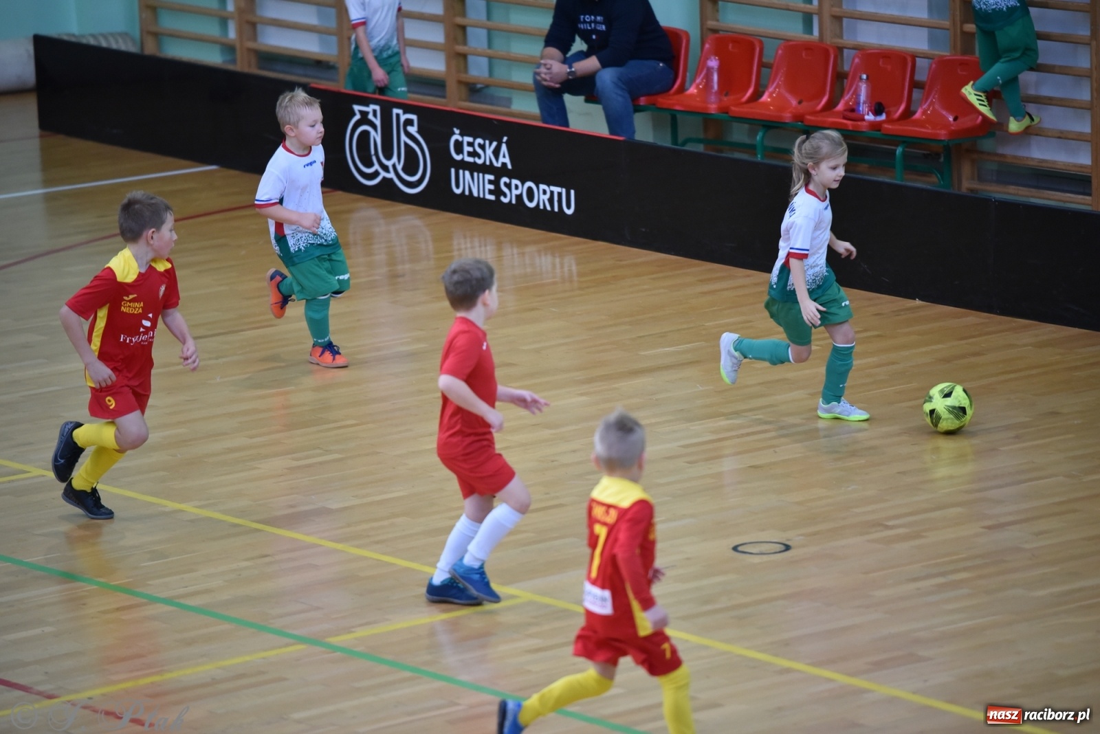 Zdjęcie w galerii na portalu naszraciborz.pl: Mikołajkowy turniej piłkarski w Arenie Rafako [FOTO i WIDEO] wiadomości z regionu