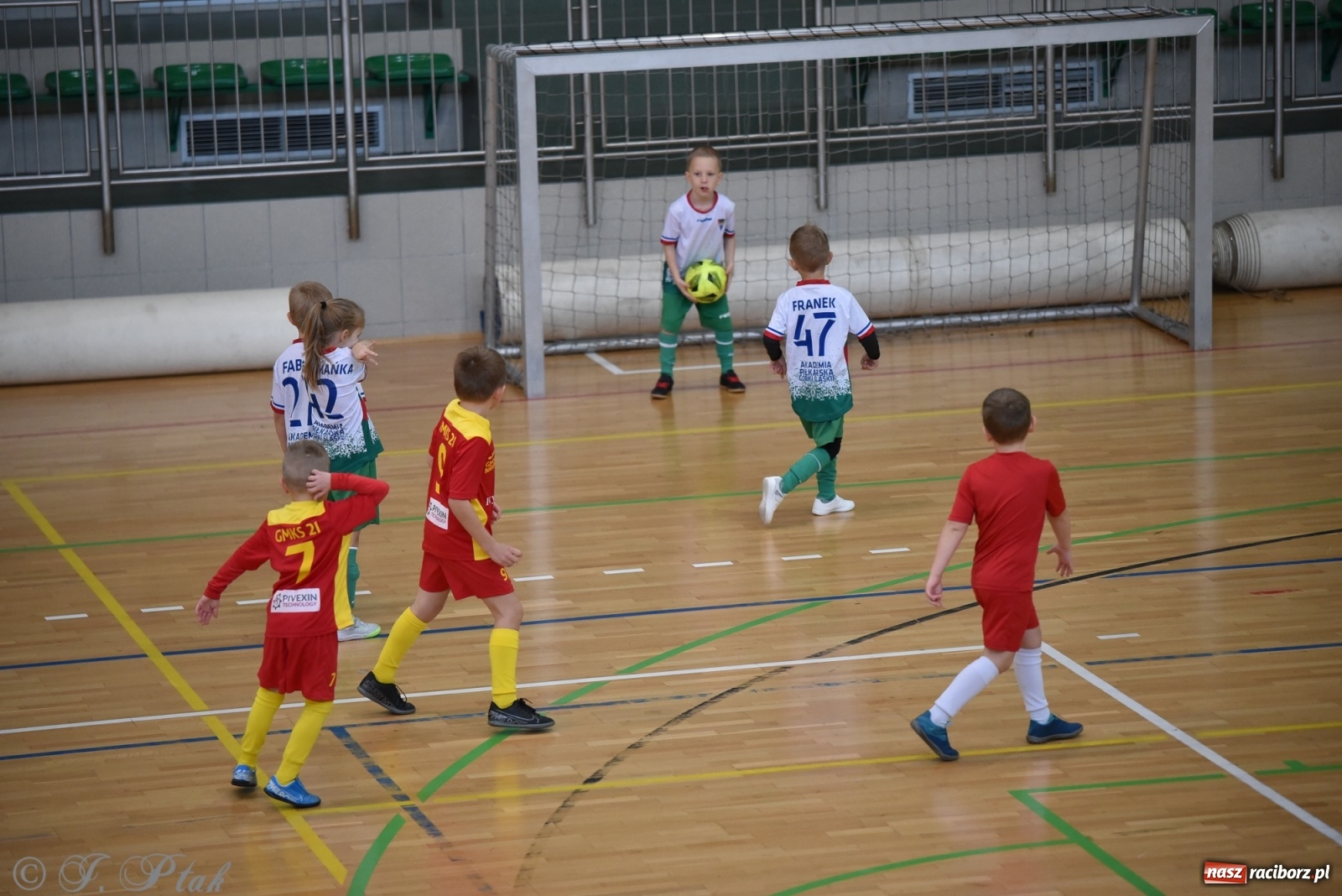 Zdjęcie w galerii na portalu naszraciborz.pl: Mikołajkowy turniej piłkarski w Arenie Rafako [FOTO i WIDEO] wiadomości z regionu