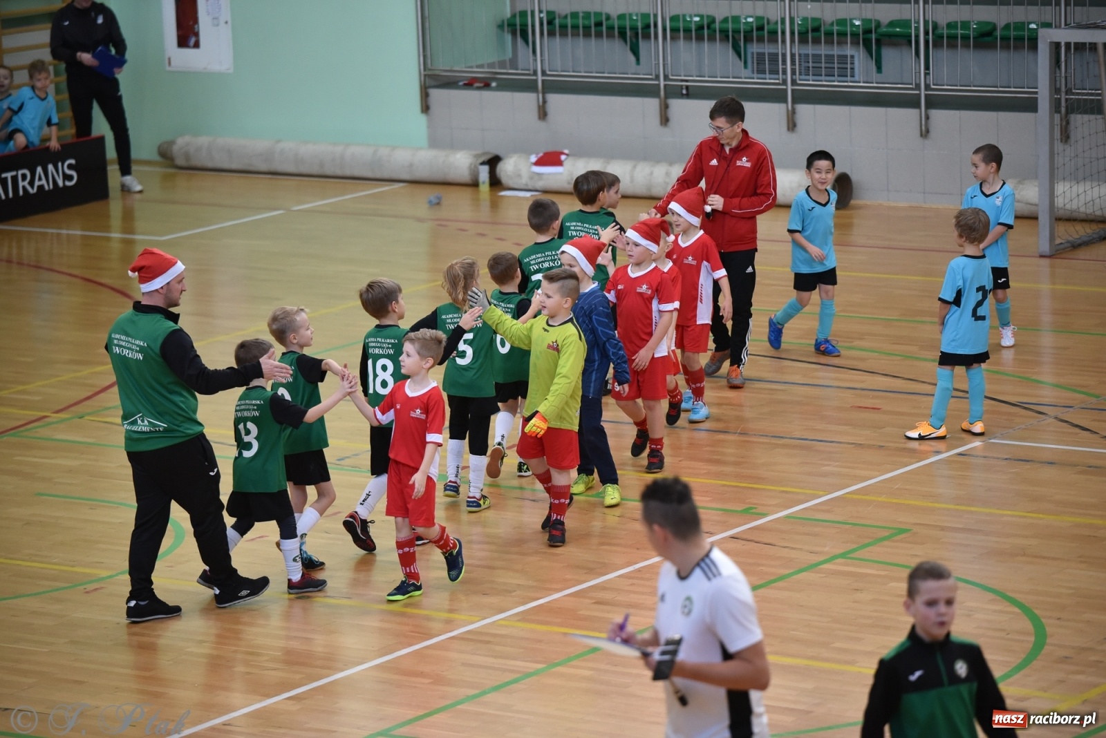 Zdjęcie w galerii na portalu naszraciborz.pl: Mikołajkowy turniej piłkarski w Arenie Rafako [FOTO i WIDEO] wiadomości z regionu
