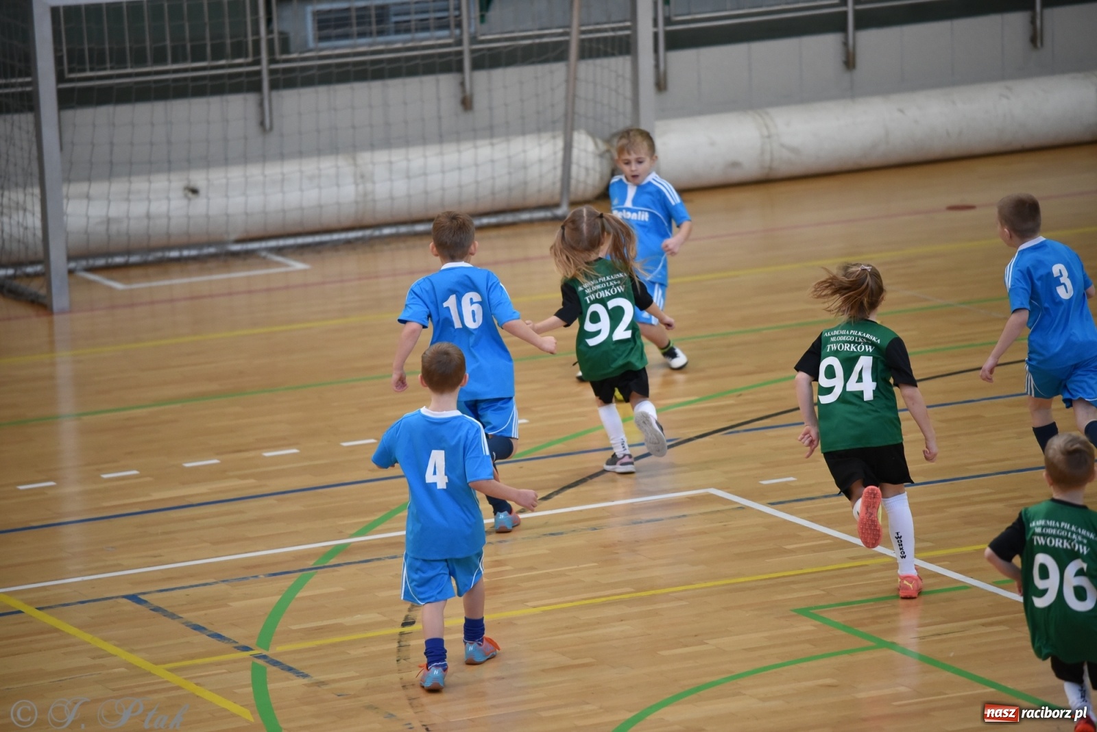 Zdjęcie w galerii na portalu naszraciborz.pl: Mikołajkowy turniej piłkarski w Arenie Rafako [FOTO i WIDEO] wiadomości z regionu
