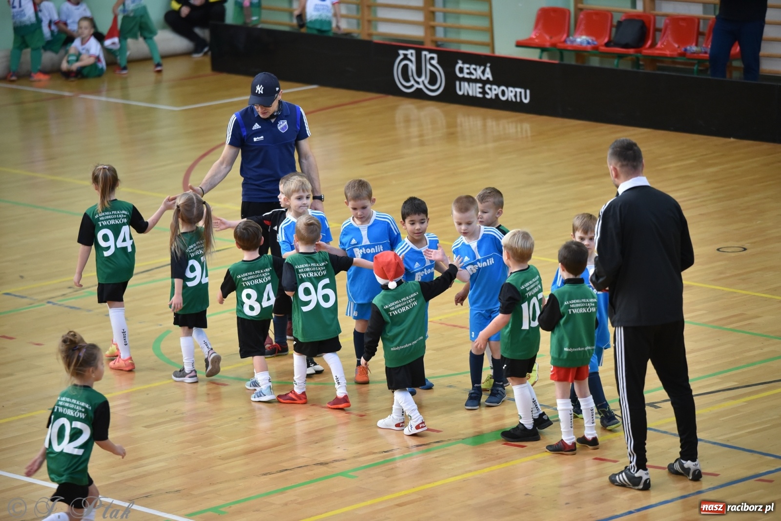 Zdjęcie w galerii na portalu naszraciborz.pl: Mikołajkowy turniej piłkarski w Arenie Rafako [FOTO i WIDEO] wiadomości z regionu